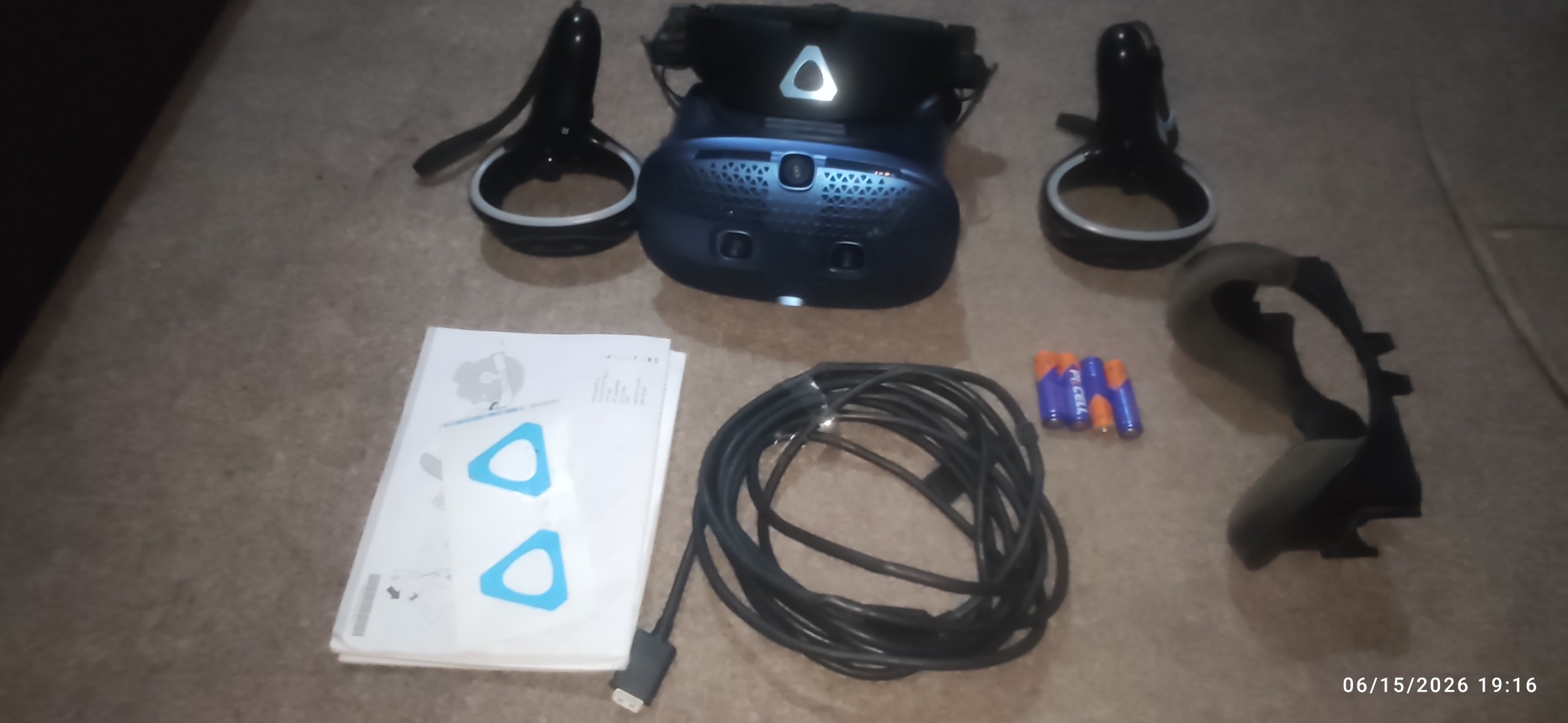 هدست واقعیت مجازی HTC VIVE Cosmos