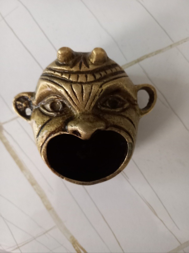 زیر سیگاری برنجی با مهر برجسته