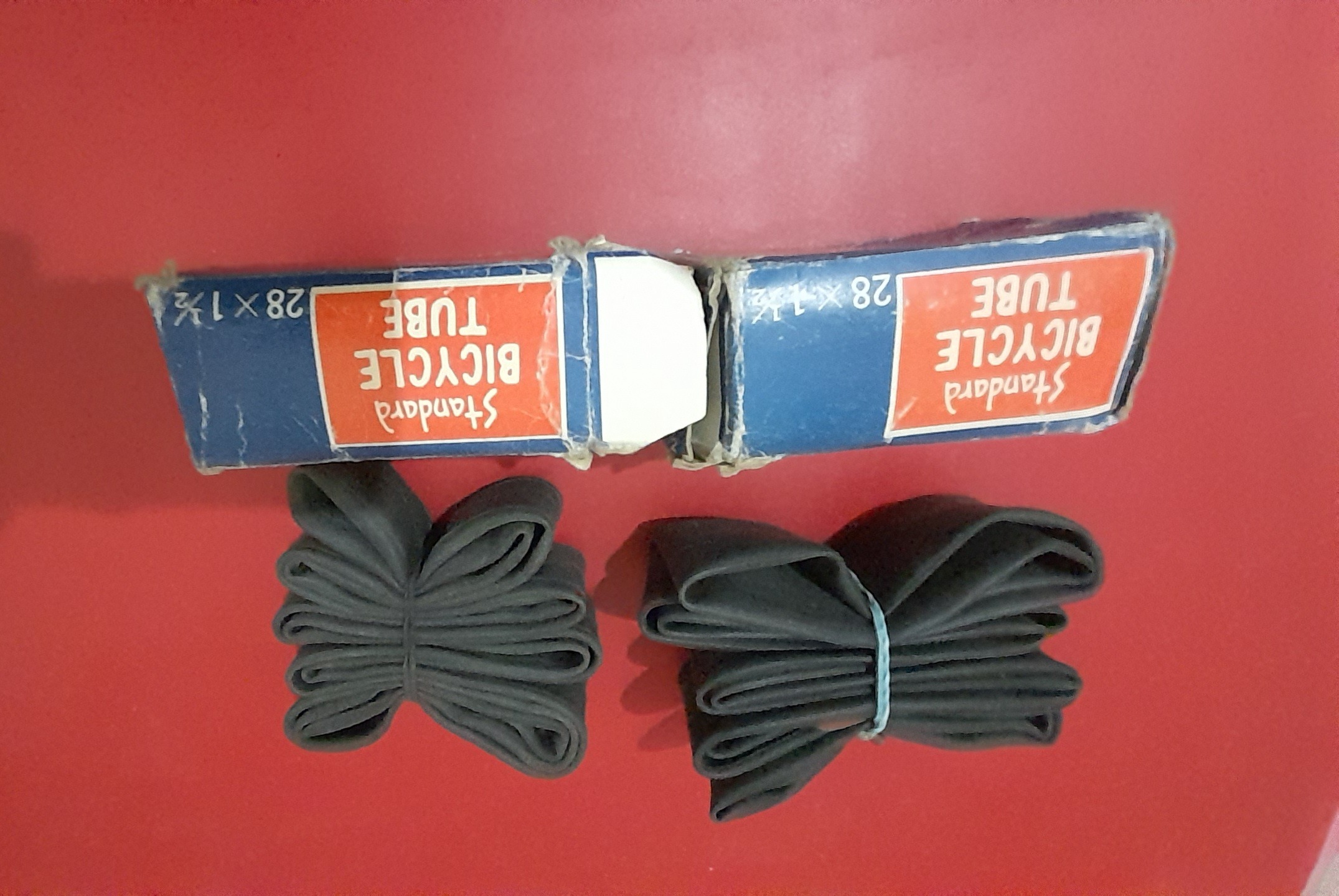 دو جفت تیوپ قدیمی دوچرخه 28/توضیحات دارد