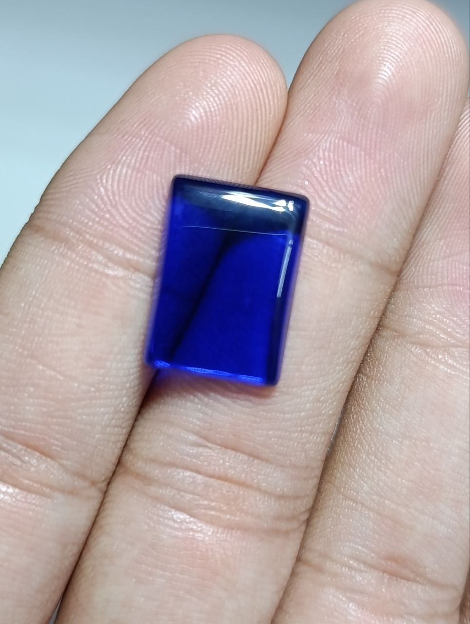 لعل آبی، بسیار خوش رنگ