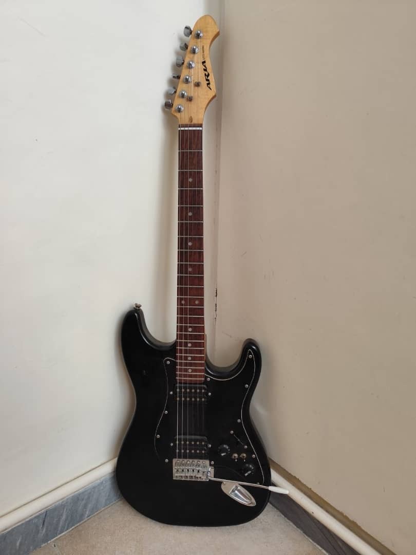 گیتار الکتریک آریا STG