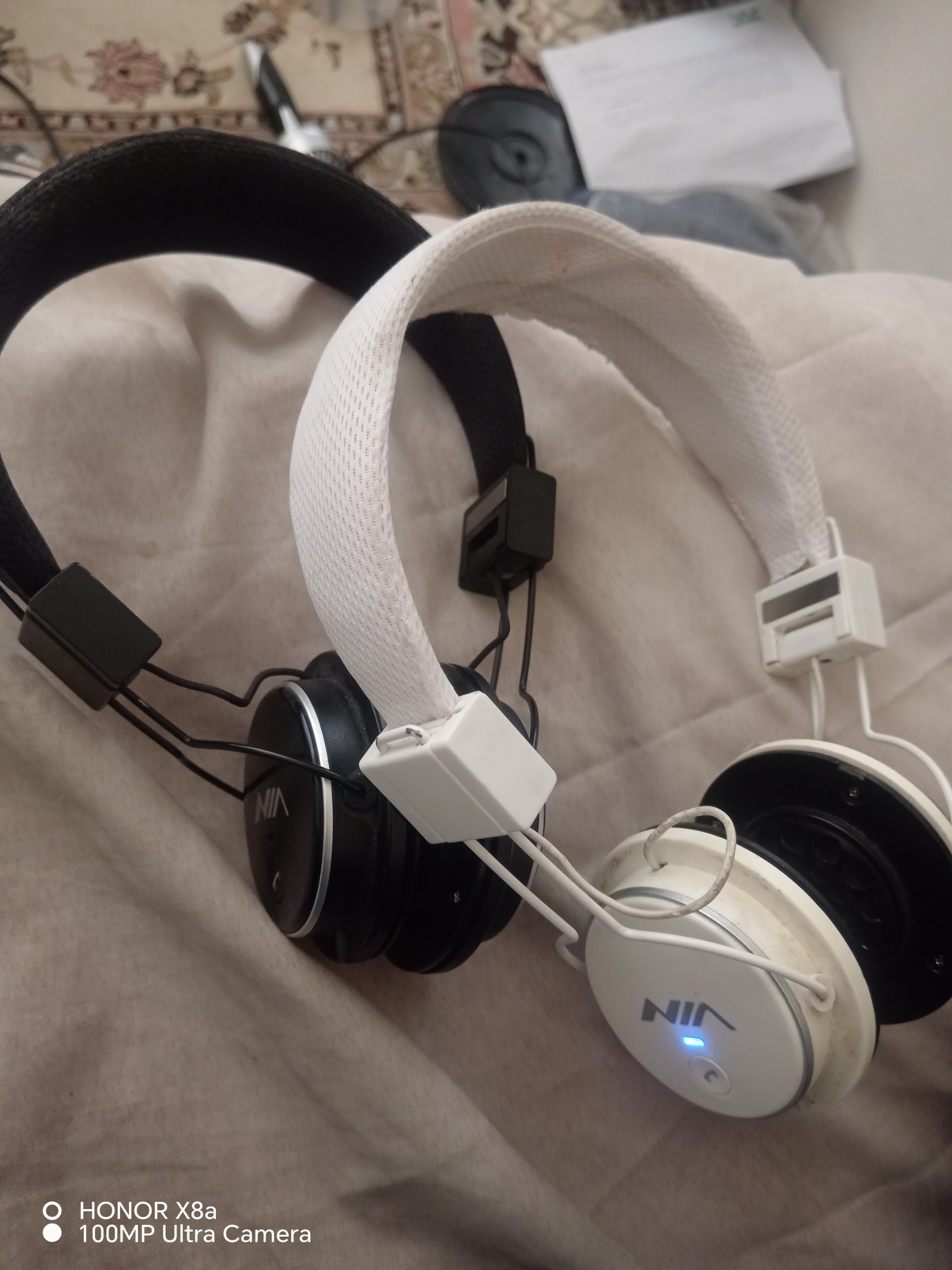 دو عدد هدفون نیا