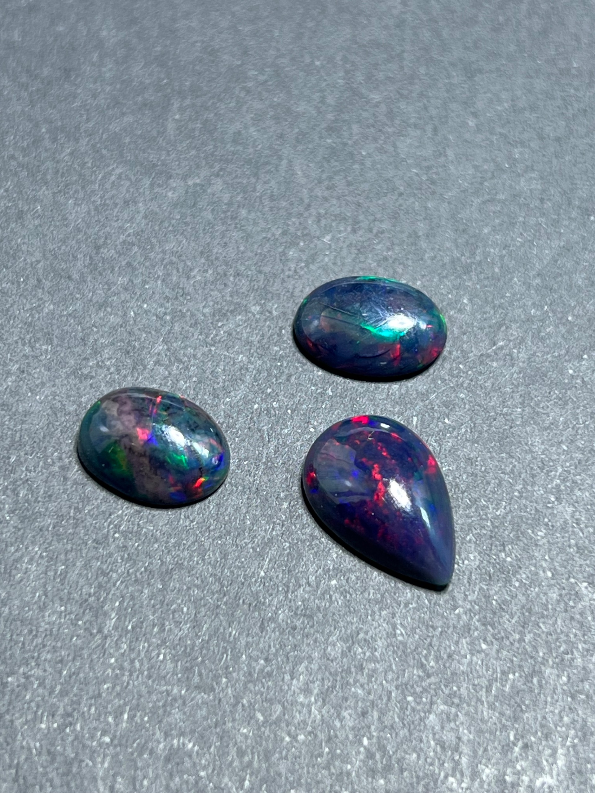 سه قطعه اپال رنگی آتشین اتیوپی