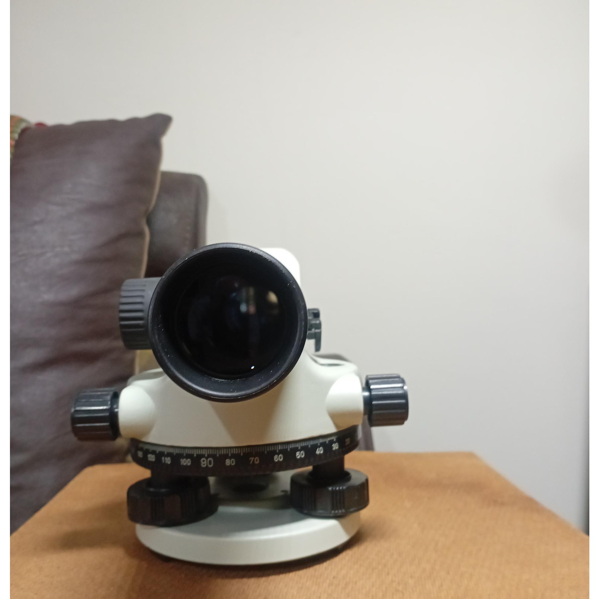 تراز یاب نقشه برداری