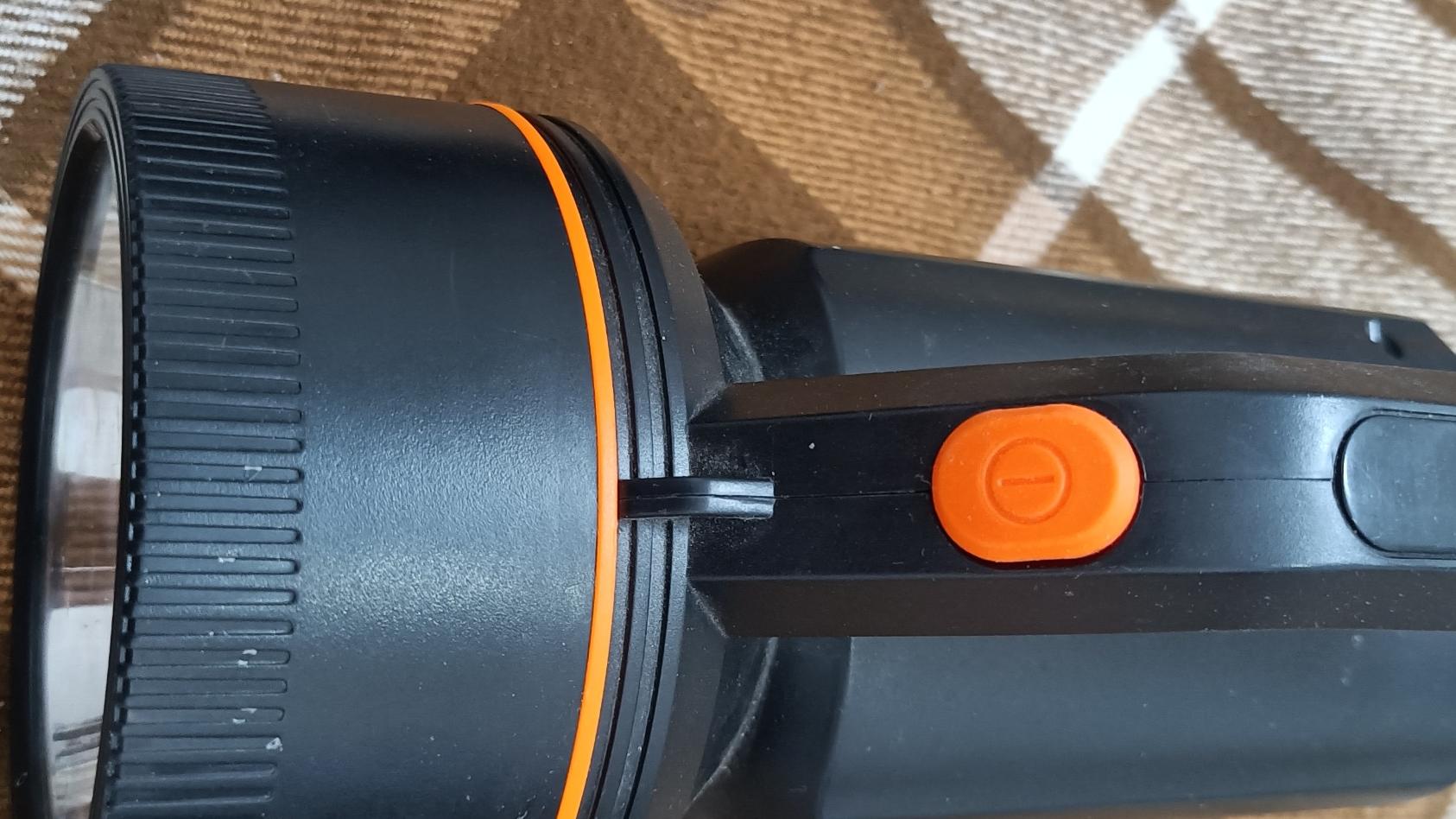 چراغ قوه پروژکتوری قابل شارژ