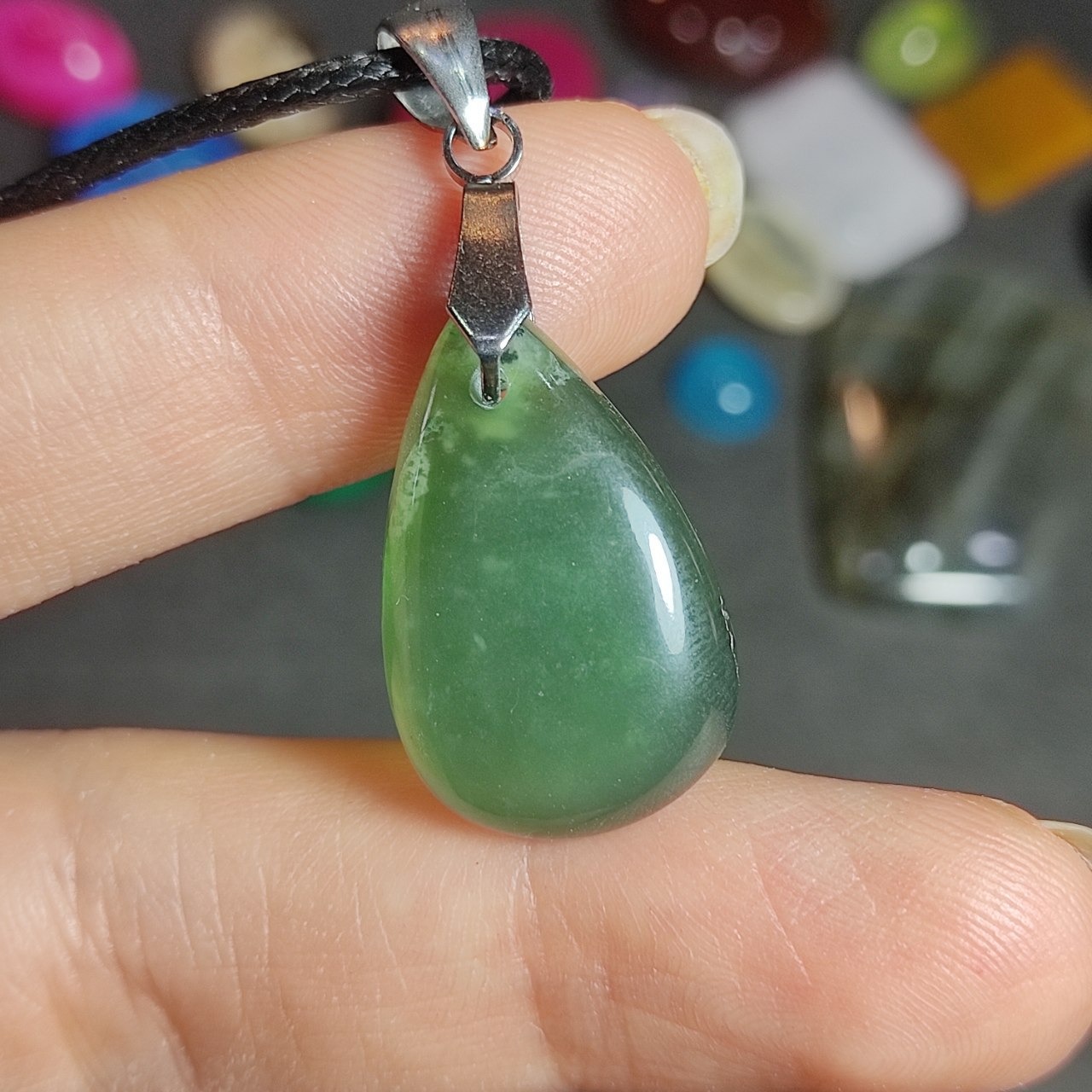 گردنبند سنگ یشم خوش رنگ معدنی  کد  10076