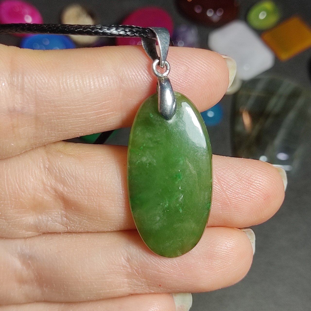 گردنبند سنگ یشم خوش رنگ معدنی کد 10080