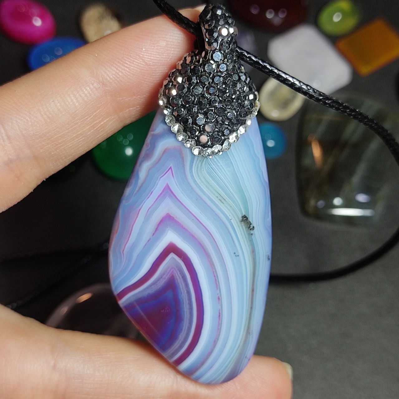 گردنبند مدالی سنگ عقیق سلیمانی معدنی کد 10089