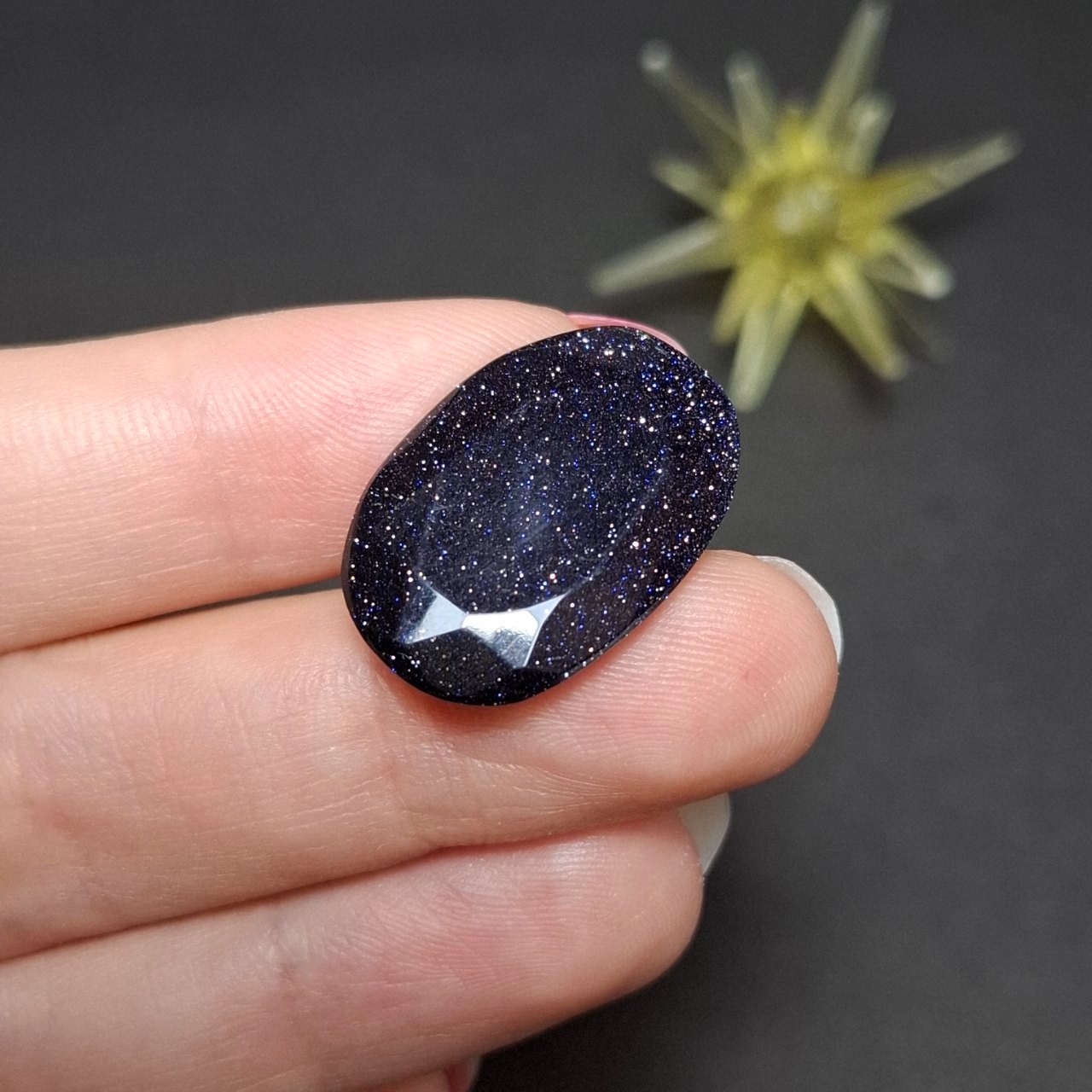 نگین سنگ دلربای سرمه ای تراش فست کد 10285