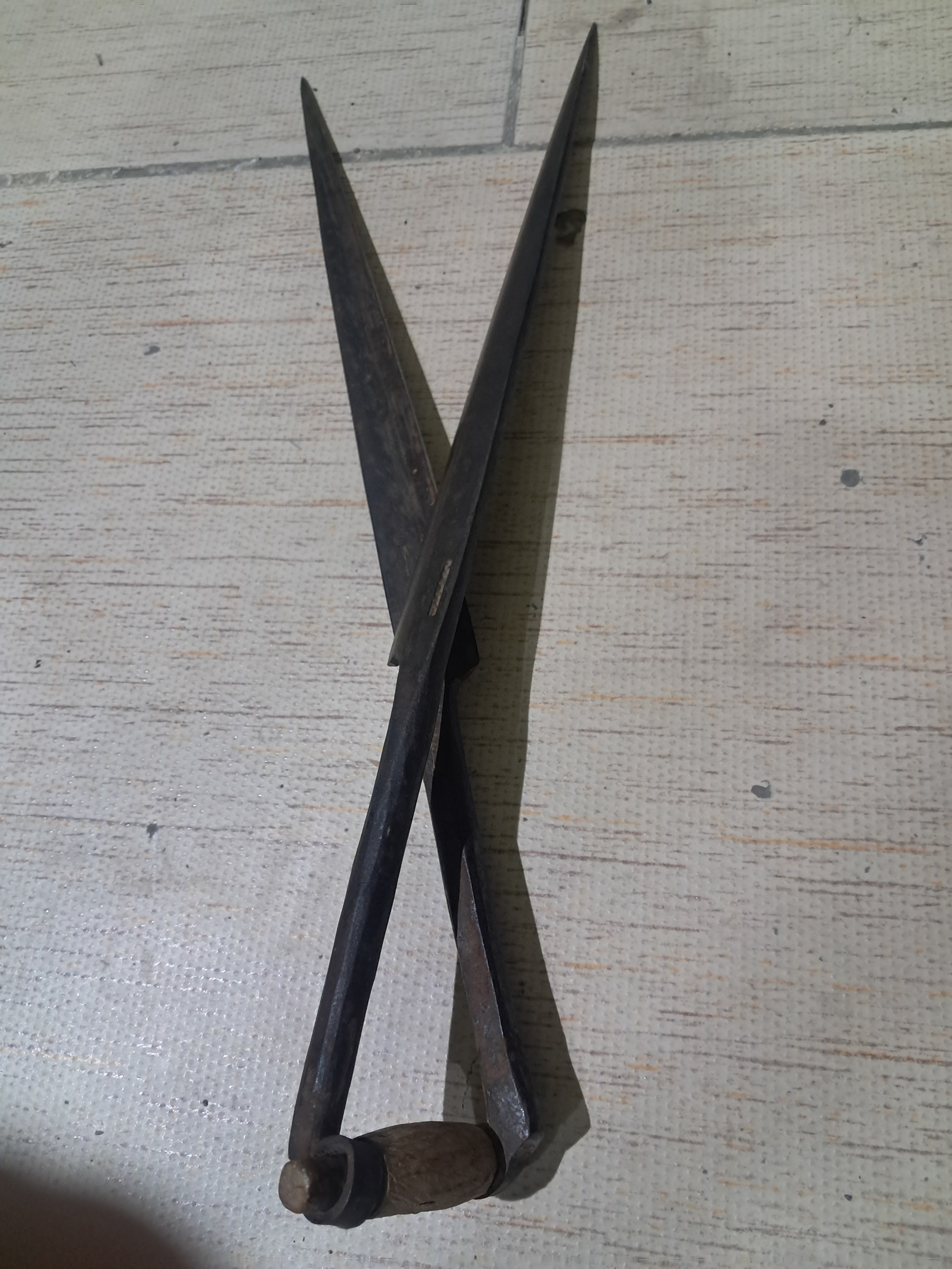 قیچی لولایی قدیمی