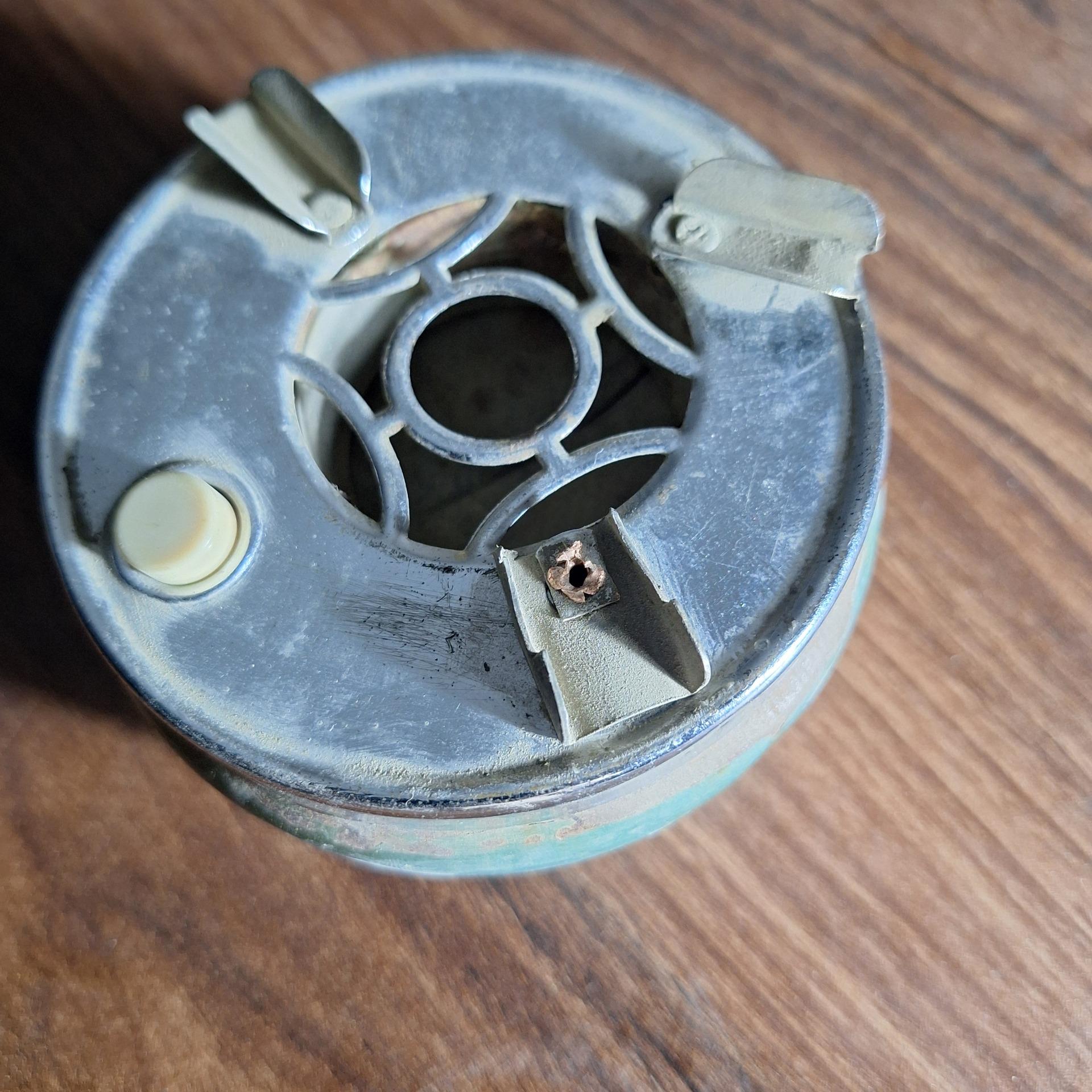 زیر سیگاری فشاری قدیمی