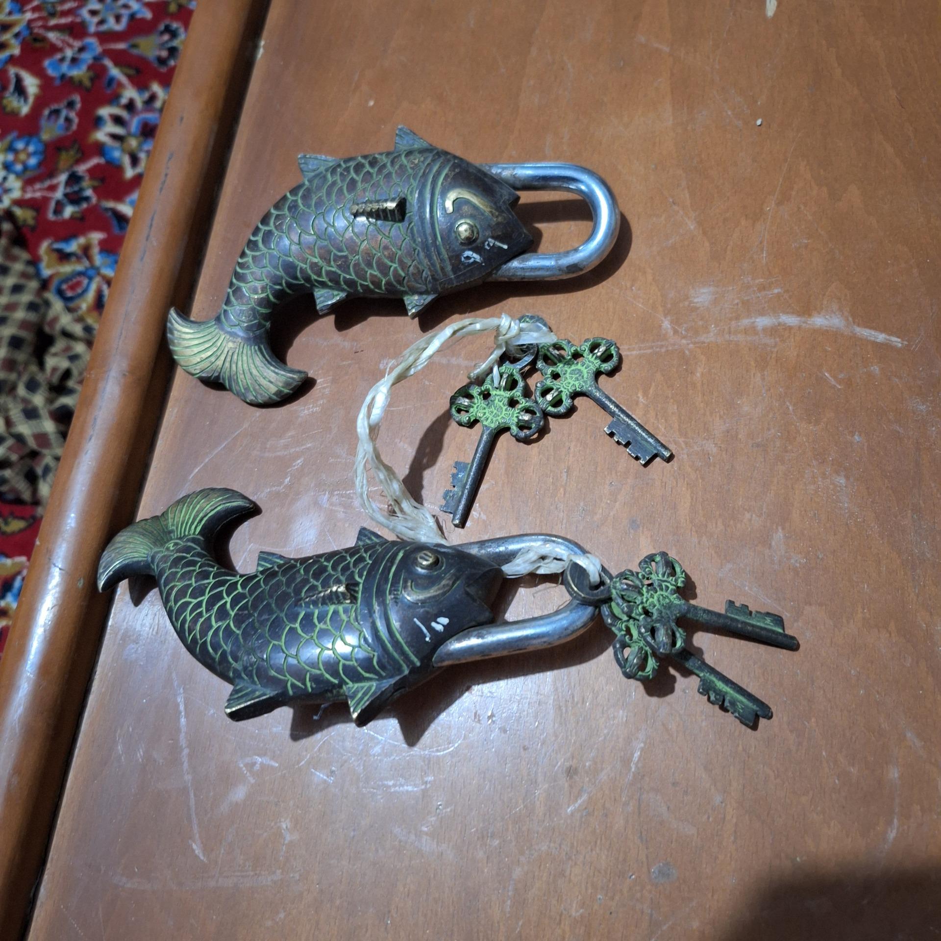 قفل قدیمی ماهی شکل