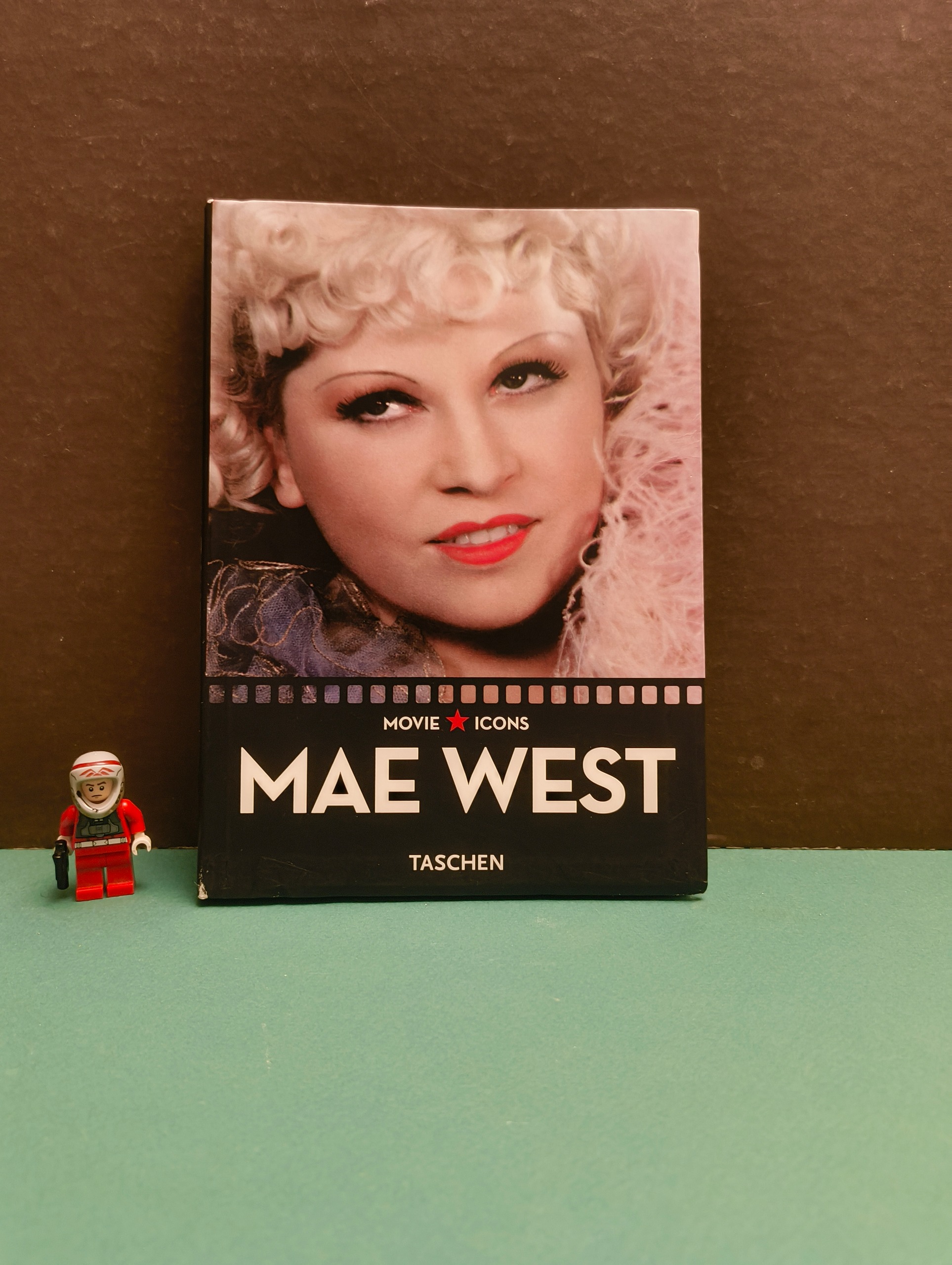 MAE WEST از دوره مووی آیکون تاشن