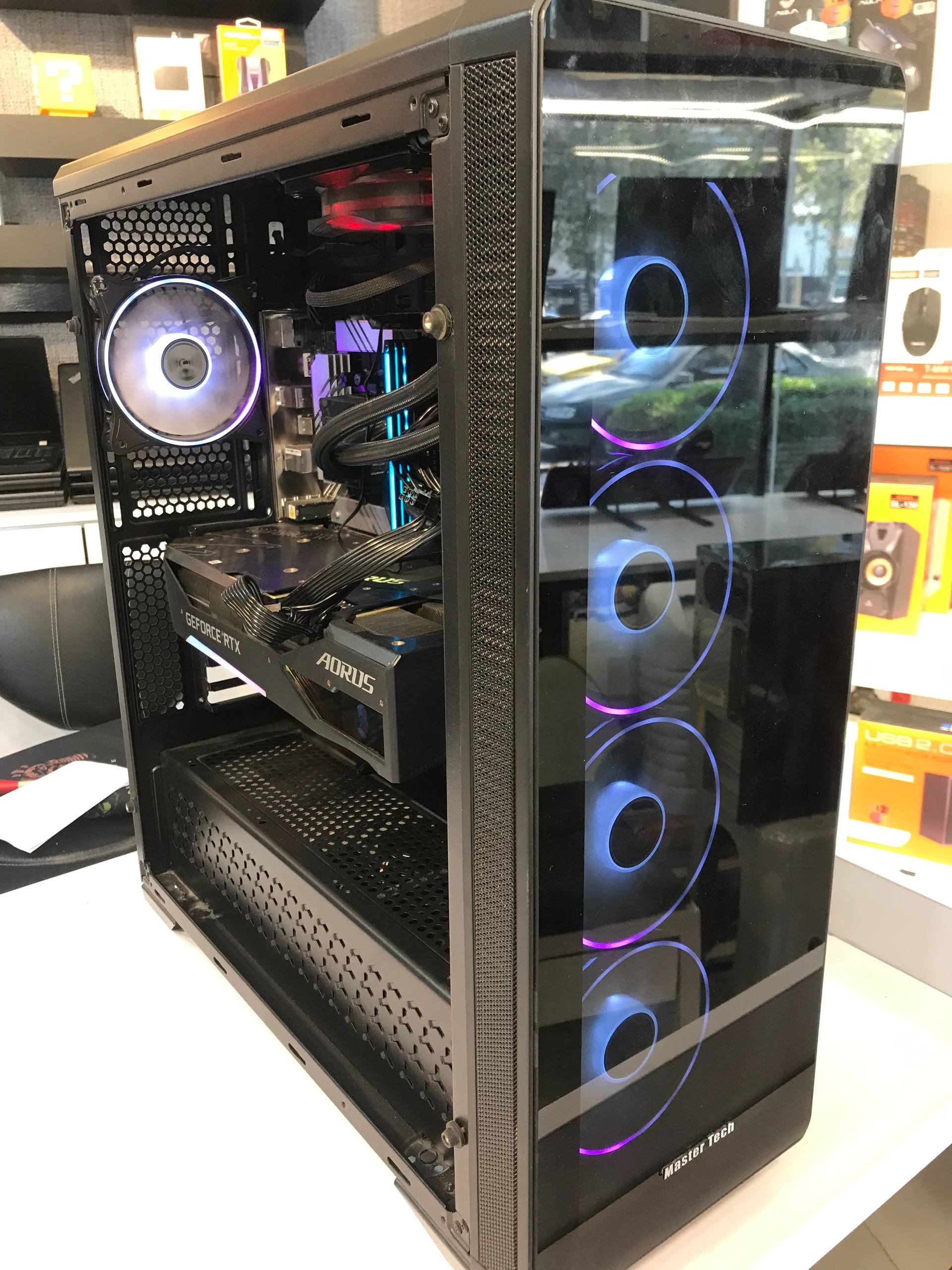 کیس گیمینگ در حد نو