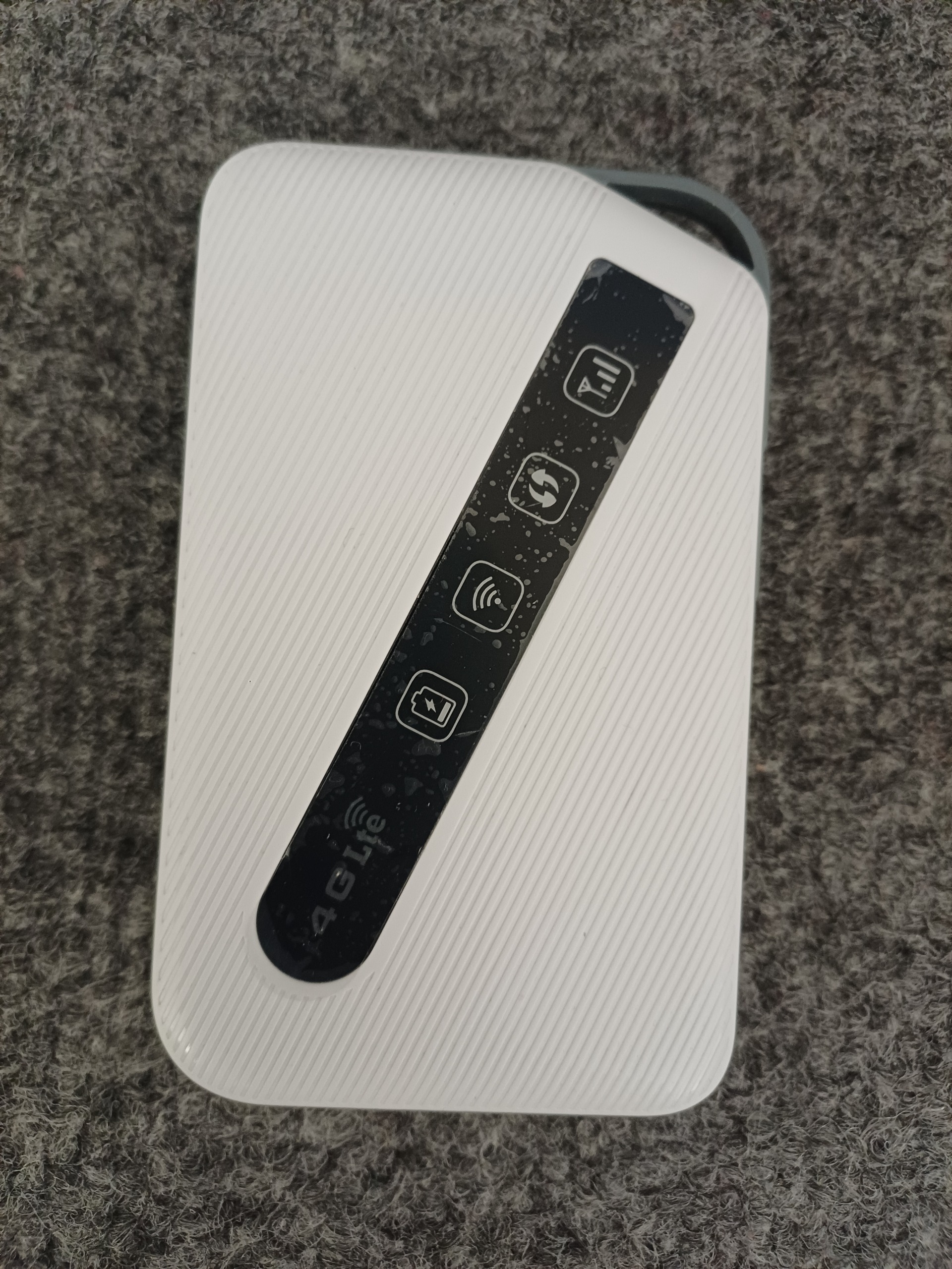 مودم در حد نو کم کار دیلینک 930m بهمراه شارژر zte