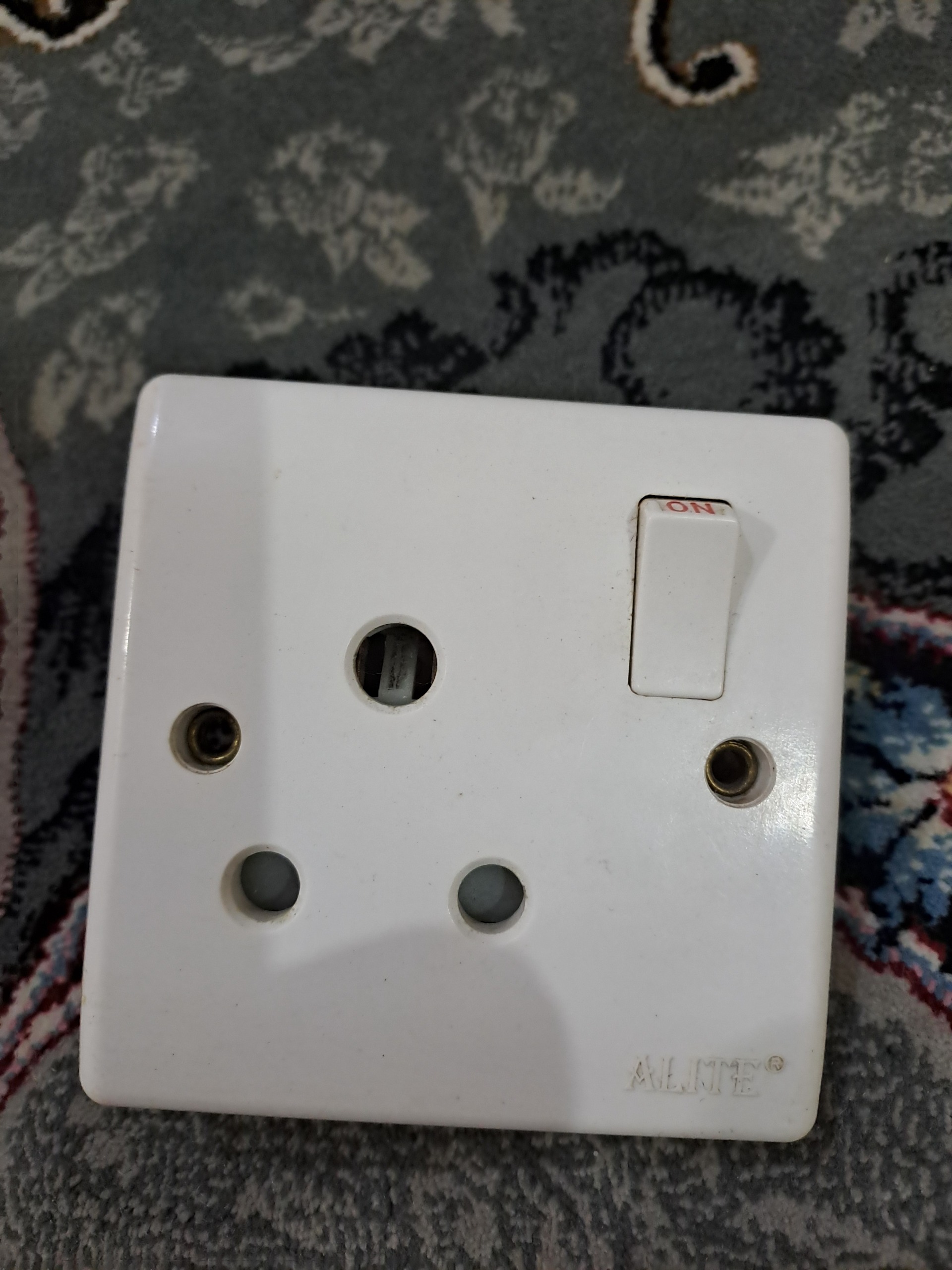 پریز 15 آمپر alite و 3 شاخه کولر دوتیکه