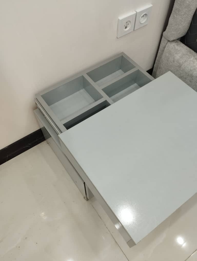 ست میز آرایش و پاتختی همراه با پاف و آینه