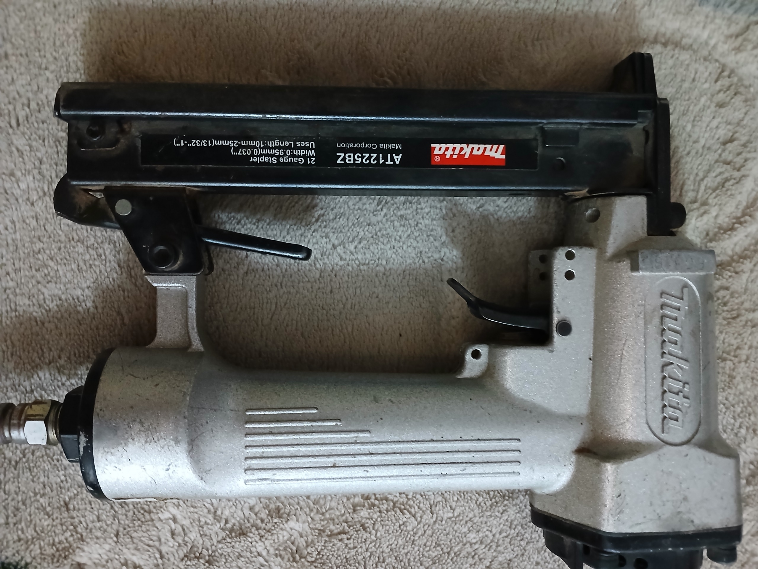 منگنه کوب ماکیتا