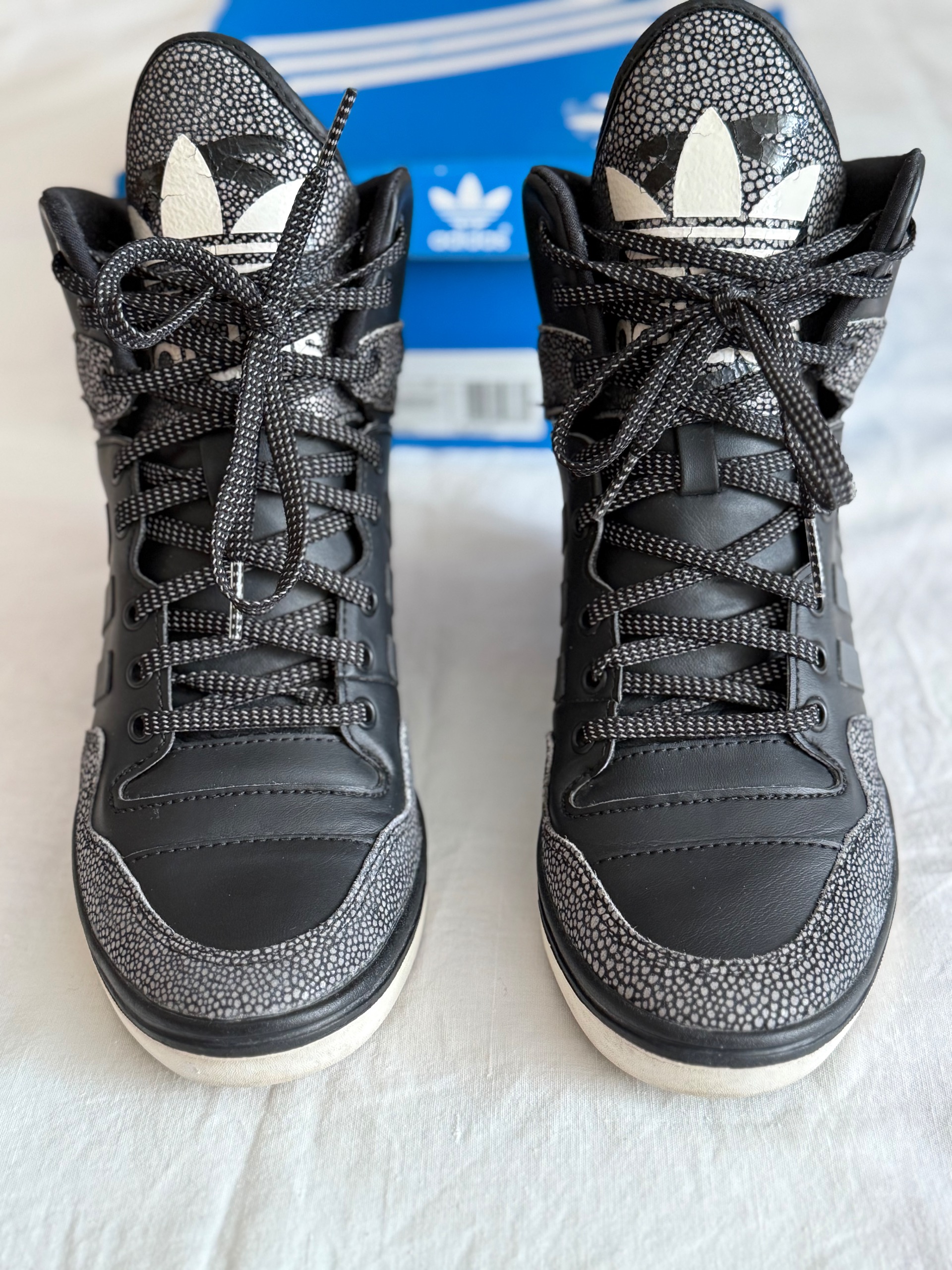 نیم بوت آدیداس زنانه