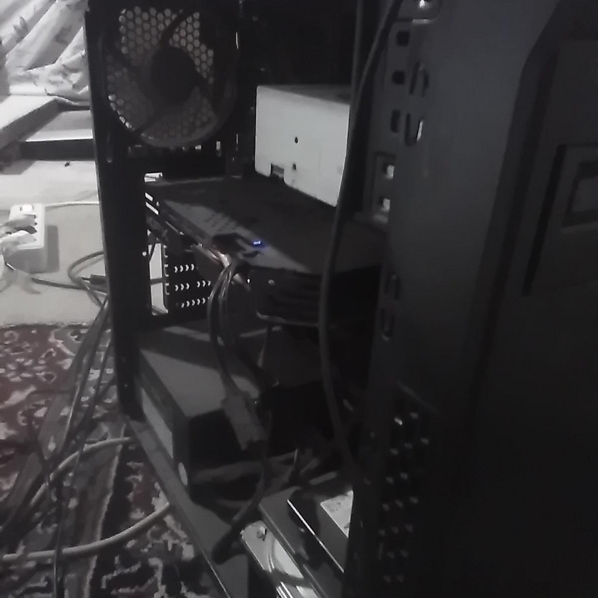 کامپیوتر و مانیتور