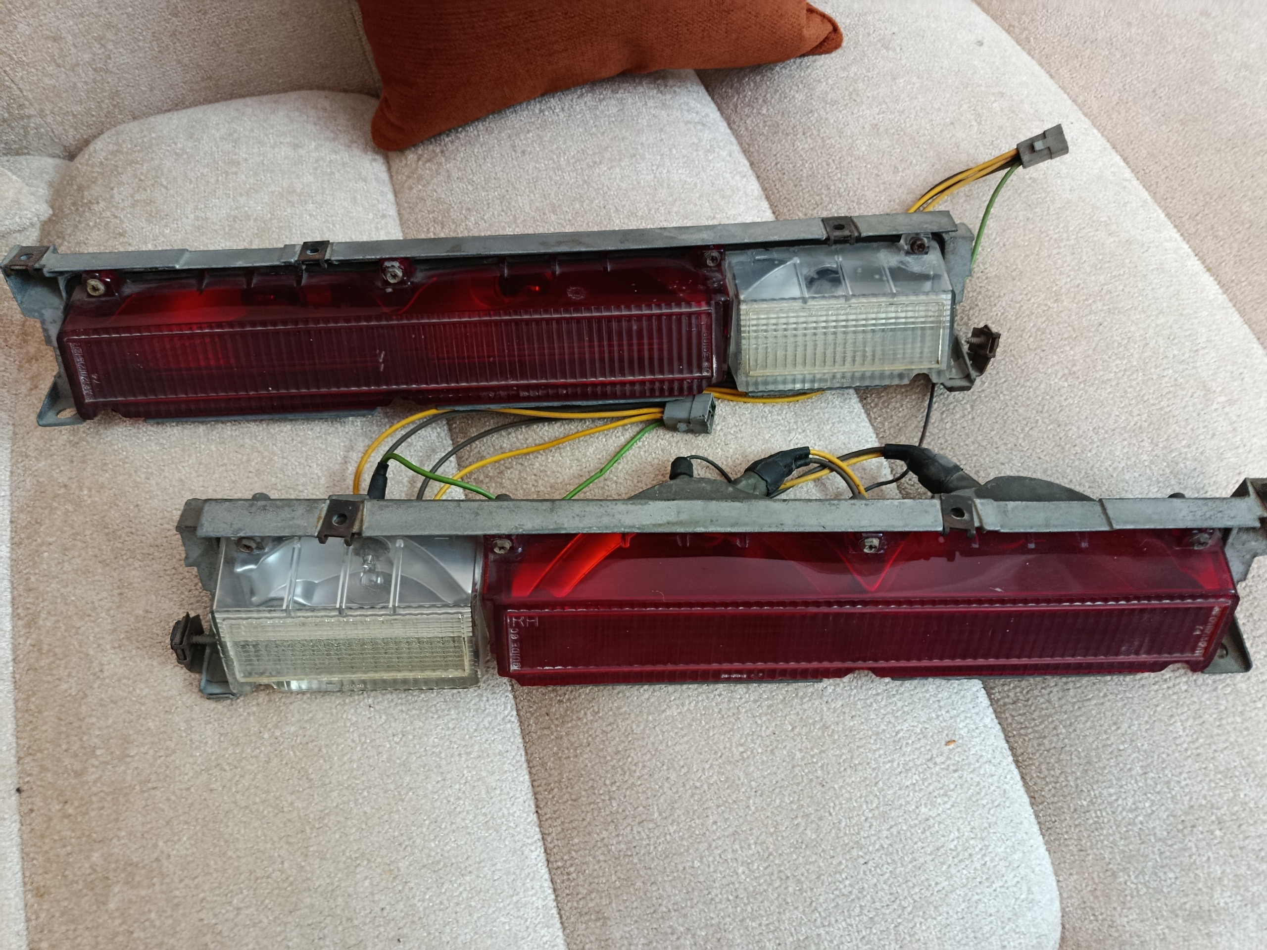 چراغ خطر عقب کادیلاک فیلت وود (ارابه طلائی) استوک