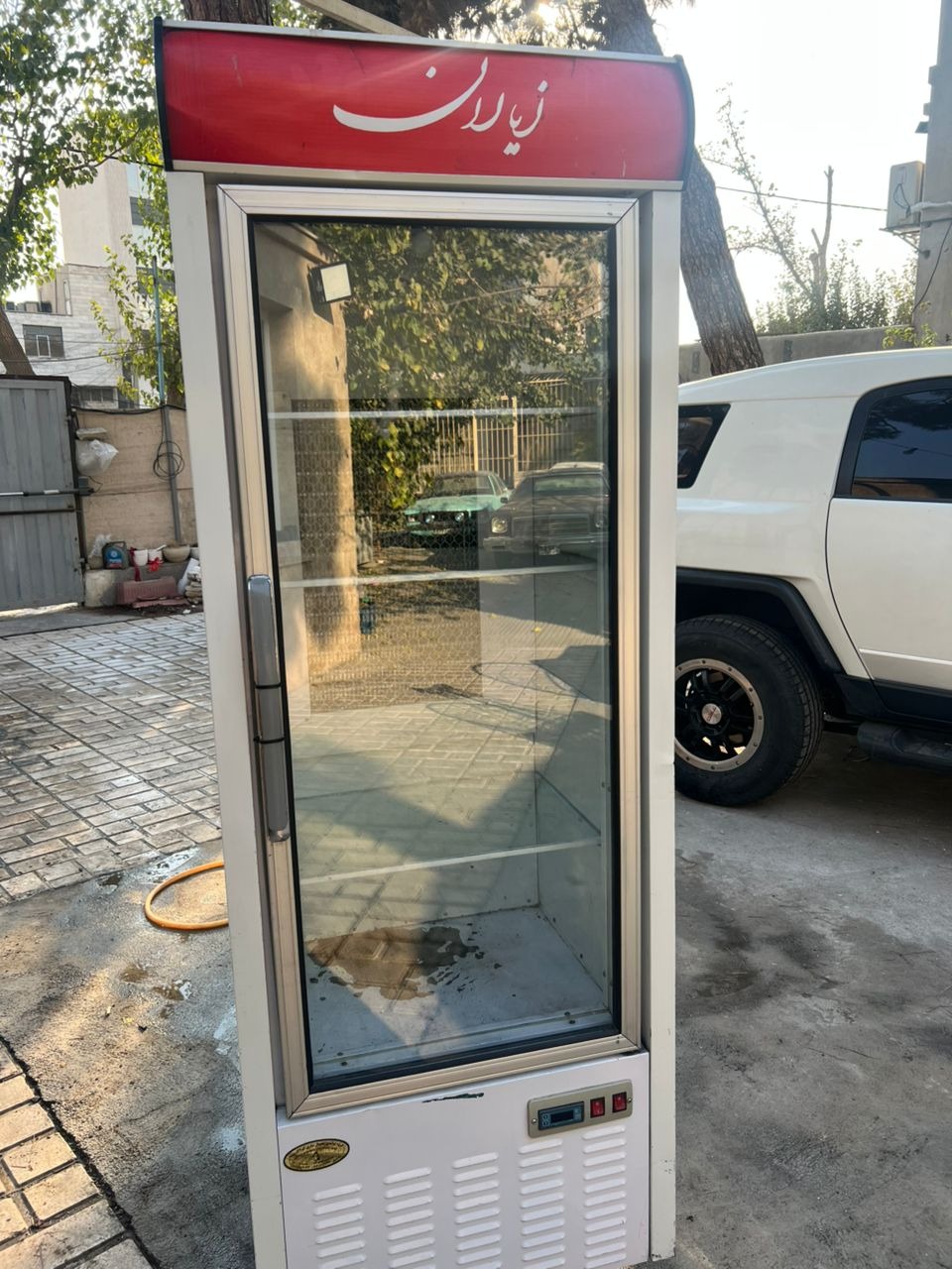 یخچال تک درب ایستاده