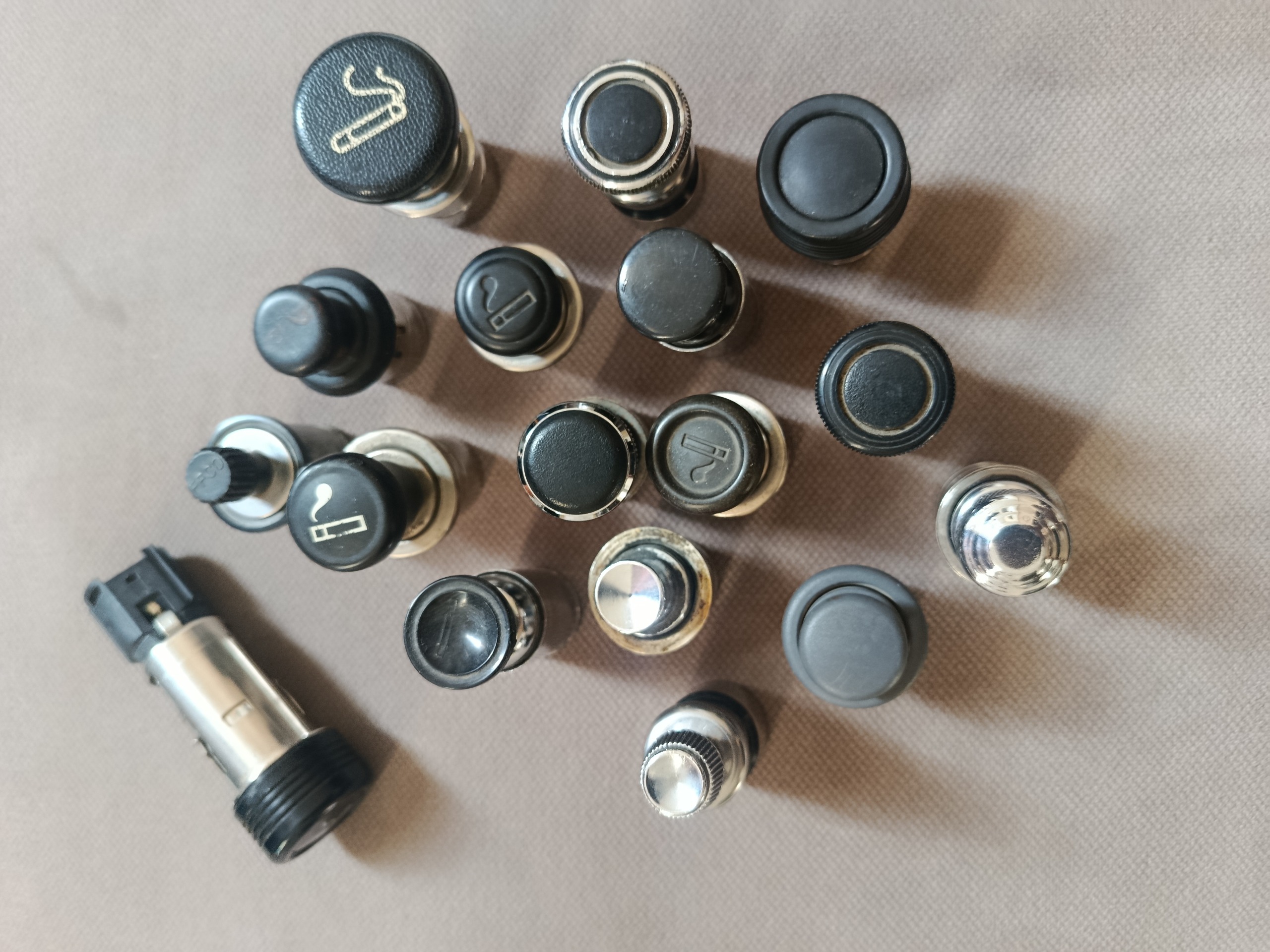 انواع فندک شورولت . بیوک. بنز.ماشین های کلاسیک