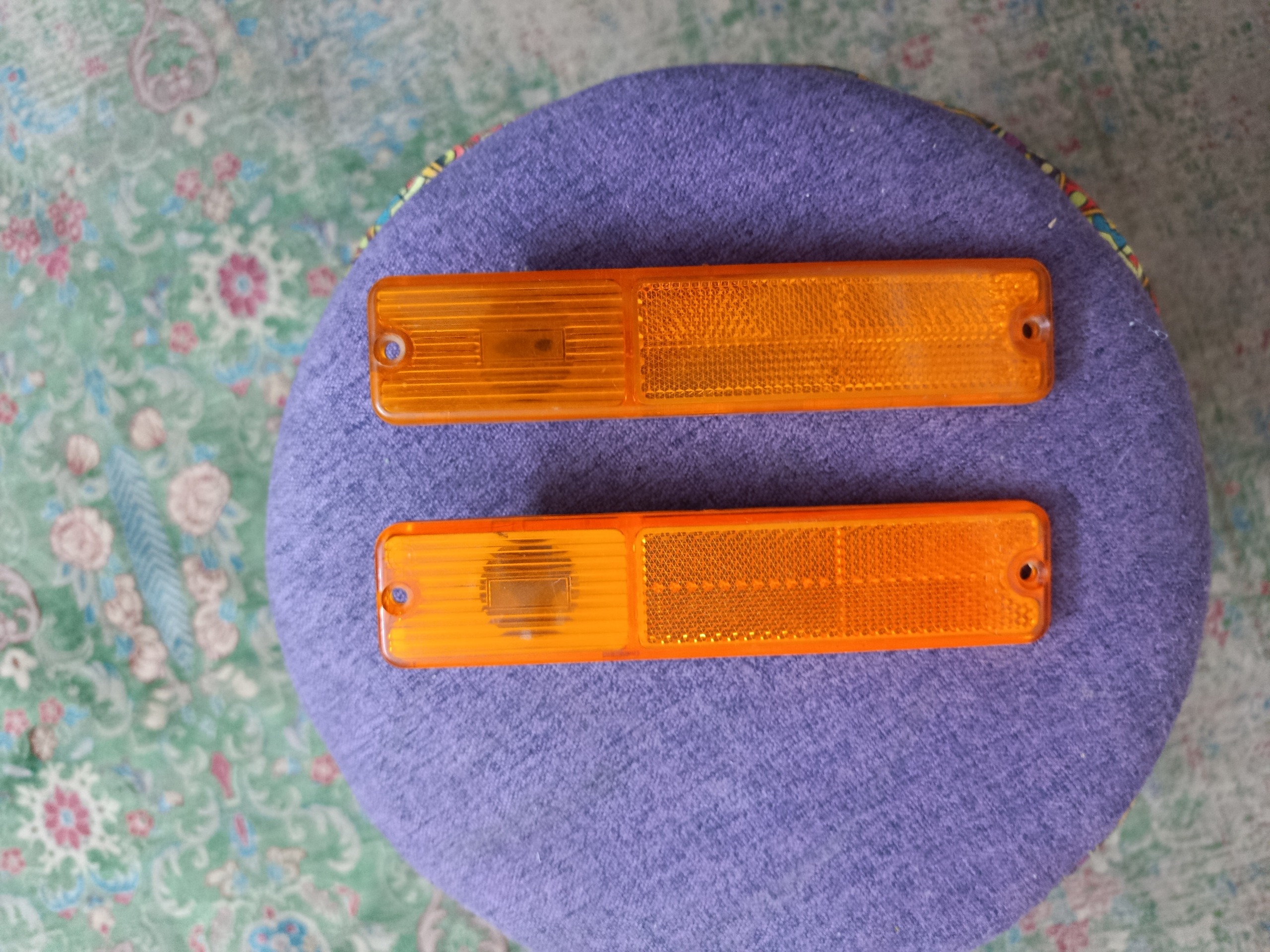 چراغ راهنمای روی گلگیر جیپ