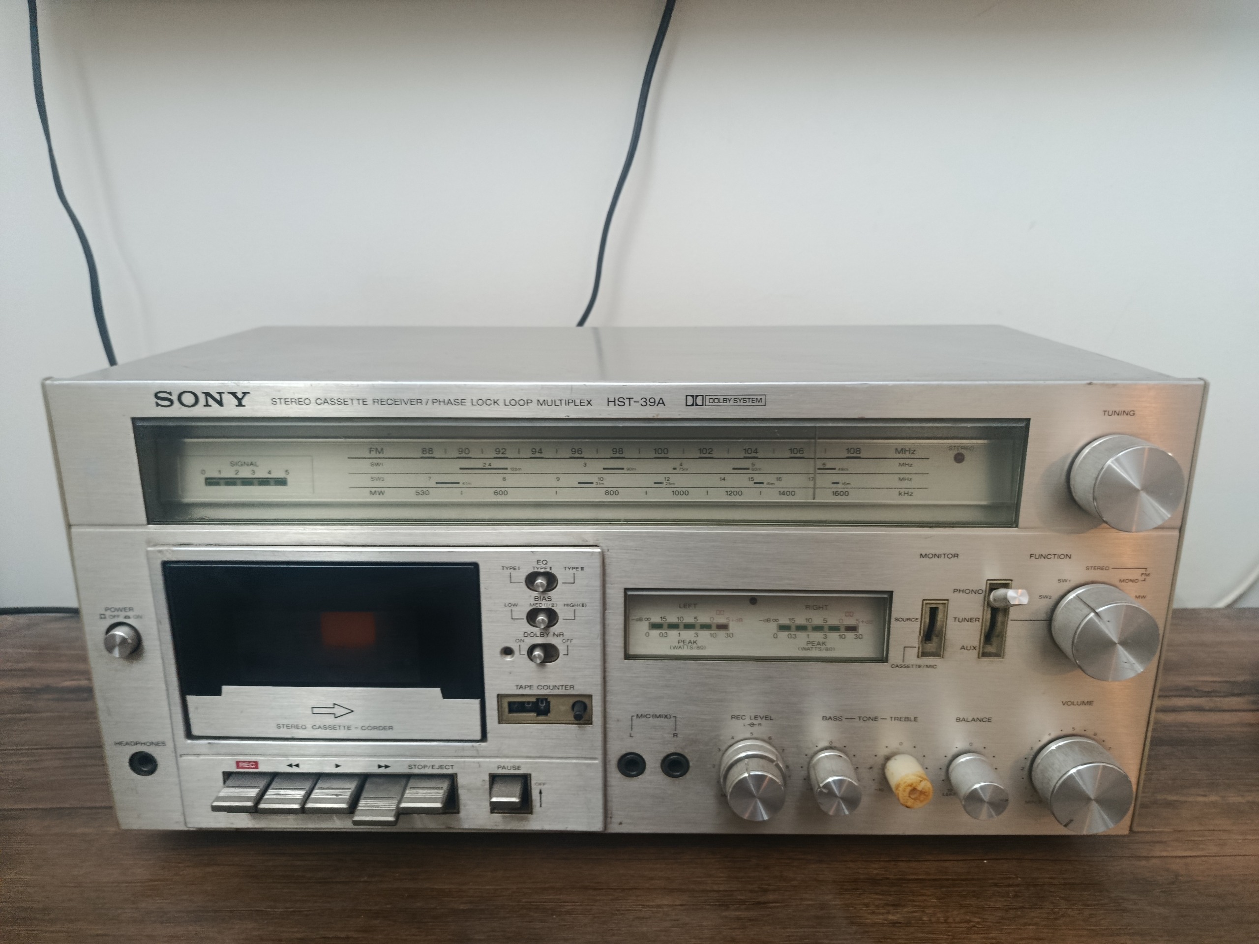 ظبط و رادیو سونی ژاپن توضیحات دارد