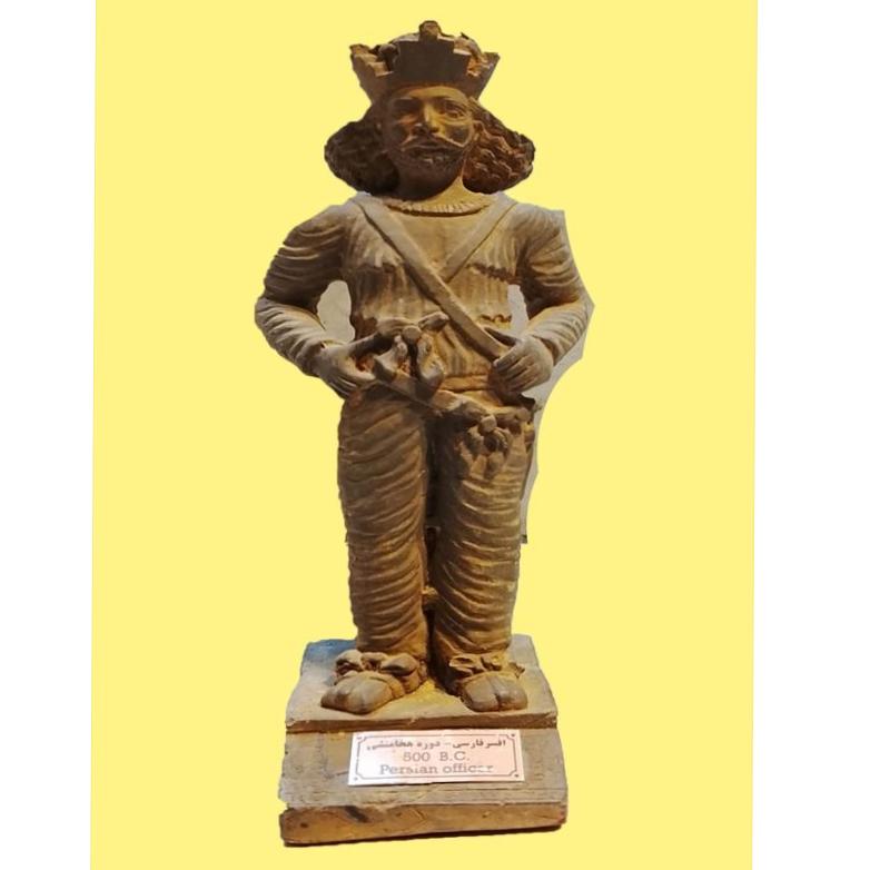 تندیسی از افسر فارسی