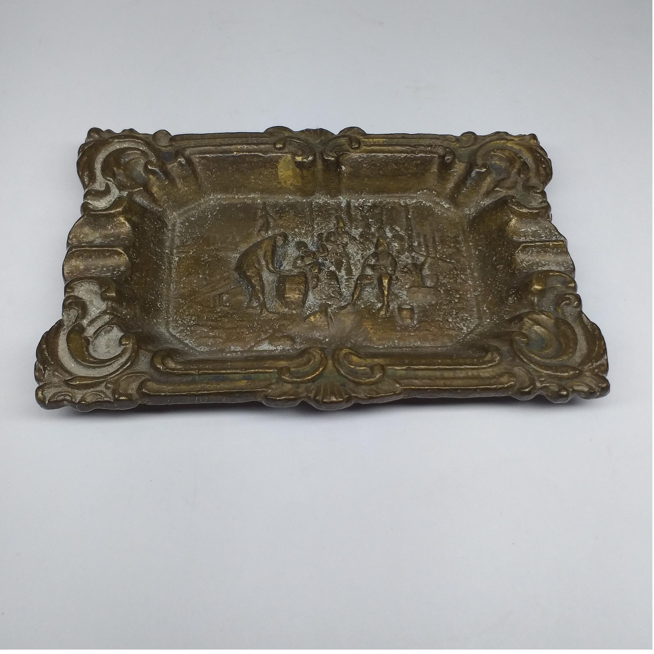 زیر سیگاری برنجی طرح برجسته قدیمی