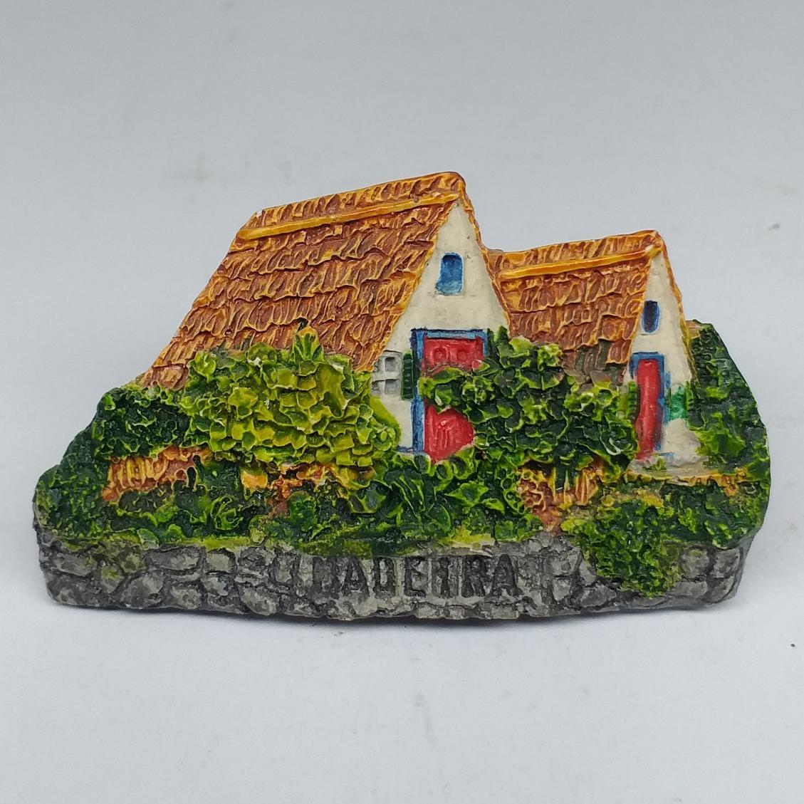 ماکت کوچک خانه روستایی اروپایی