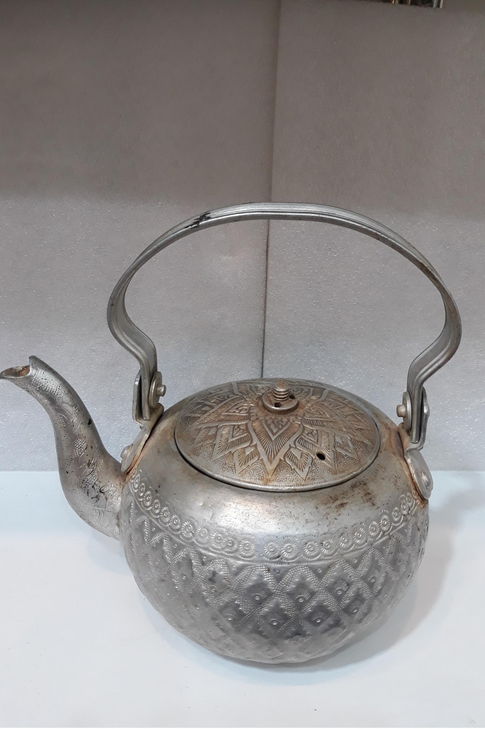 کتری تزئینی قدیمی دستساز با مهر خارجی