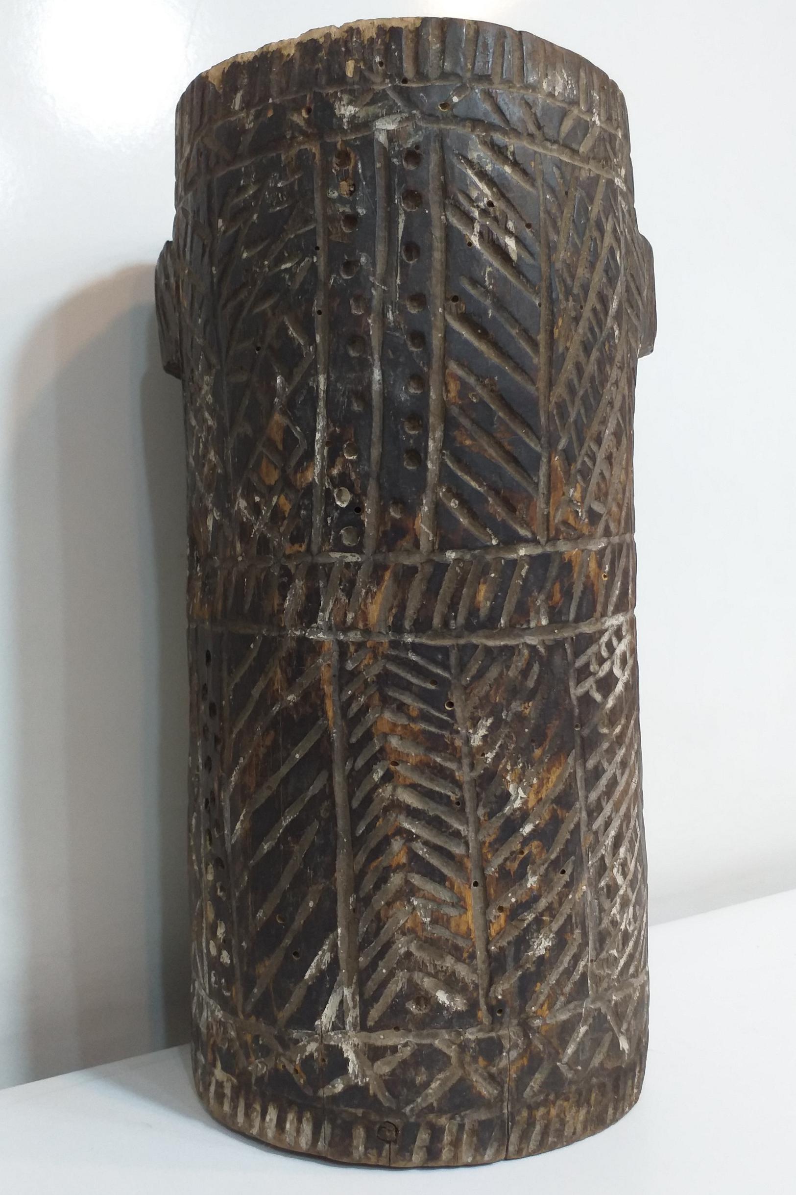 گلدان چوبی کنده کاری شده