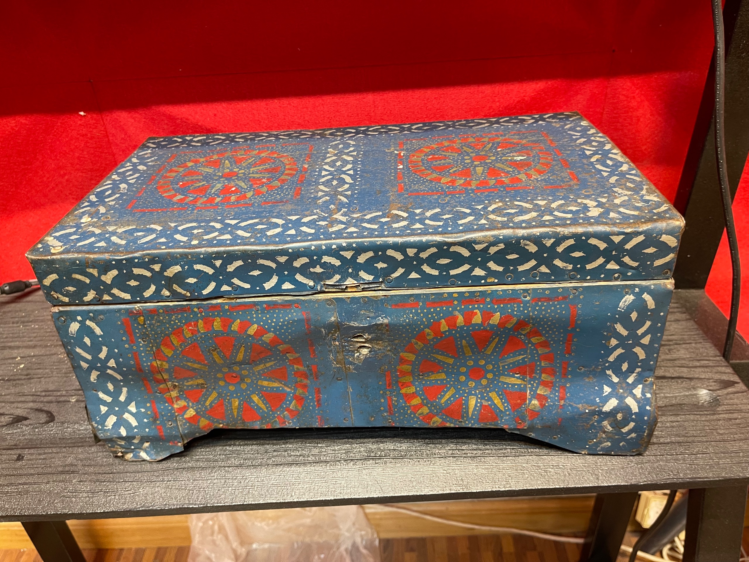 صندوقچه قدیمی چوبی روکش فلزی روسی