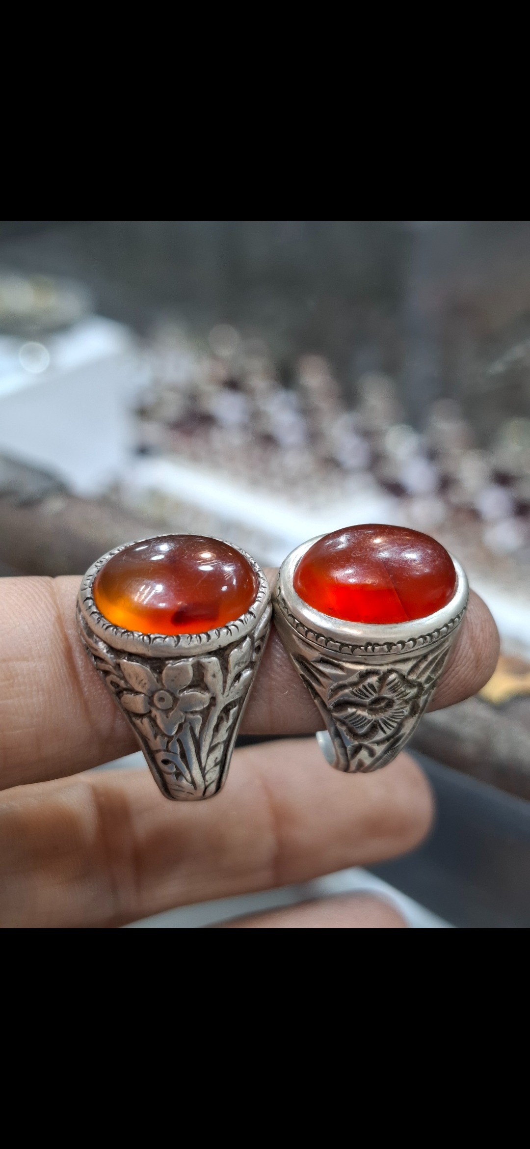 دوعدد انگشترعقیق کهنه خوشرنگ وآبدار