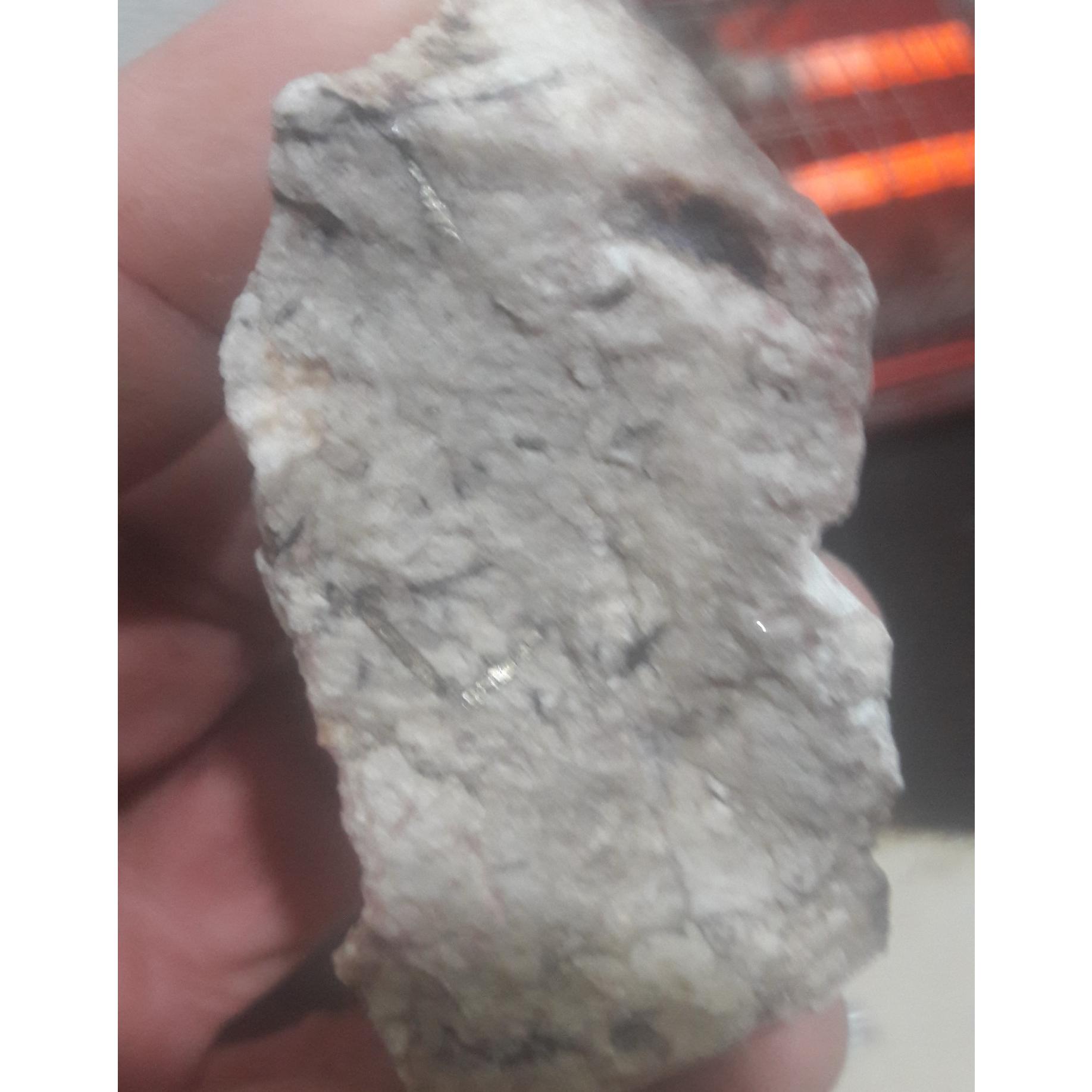 شهاب سنگ  با خطوط طلایی