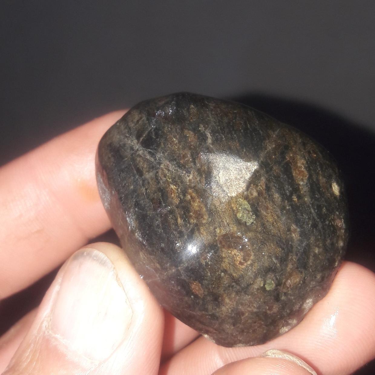 سنگ با ذرات فلزی