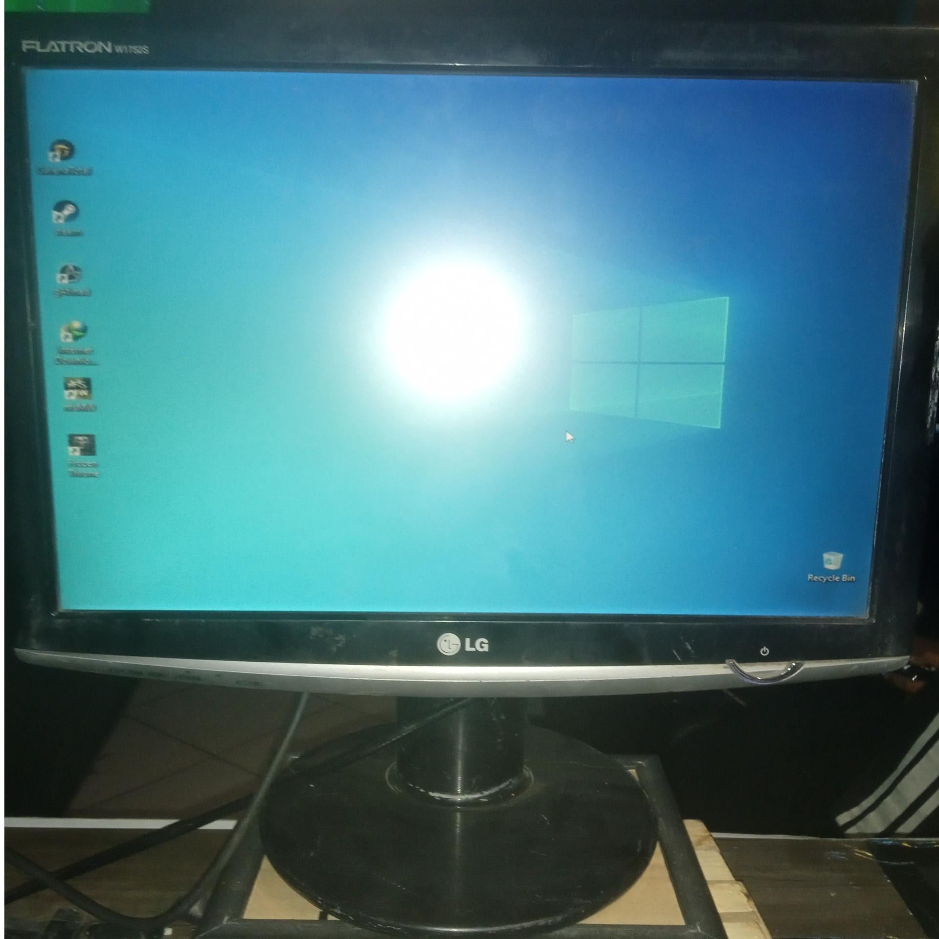 مانیتور 17 اینچ ال جی FLATRON W1752S