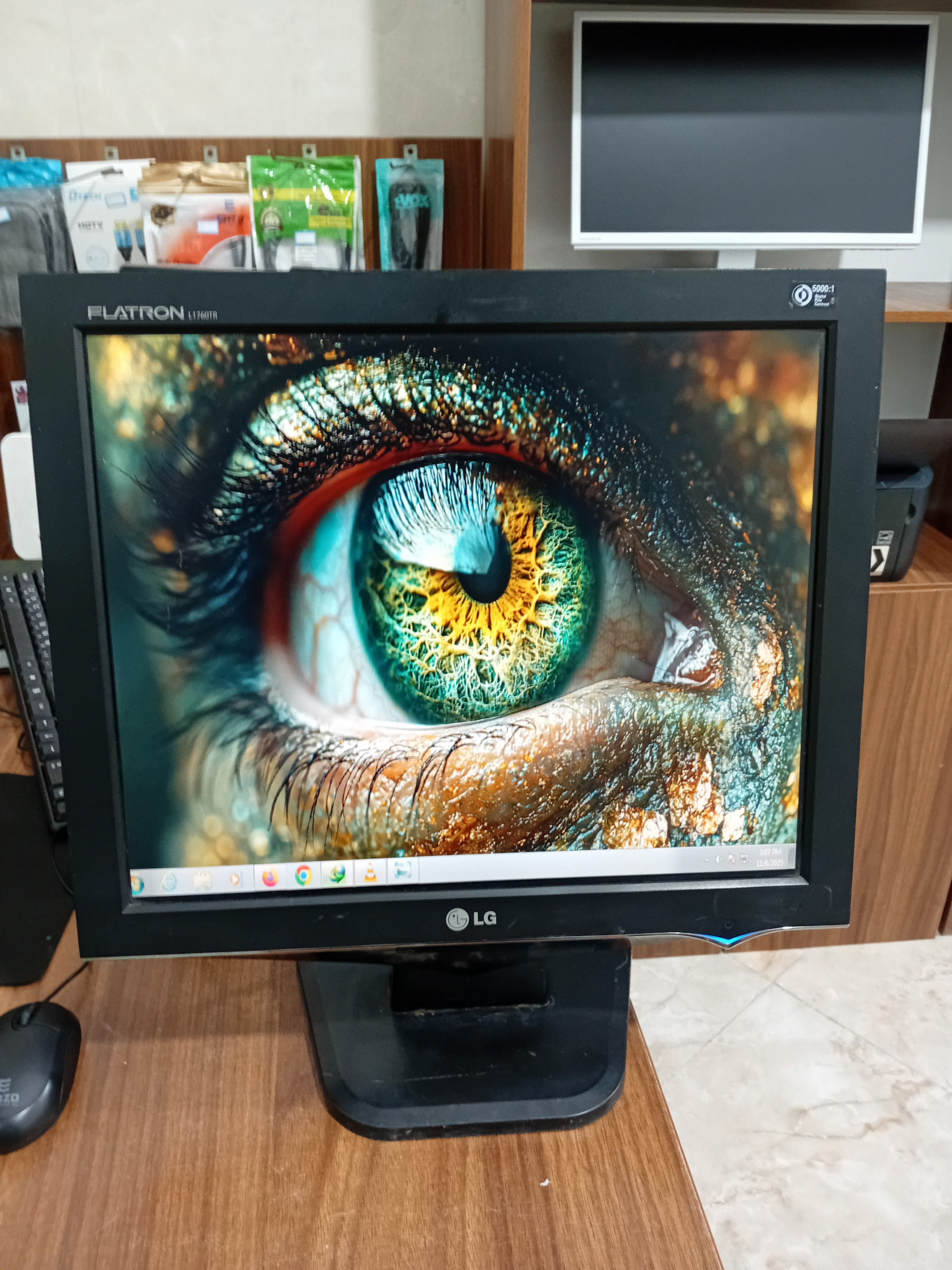 مانیتور 17 اینچ LED برند LG مناسب دوربین مداربسته