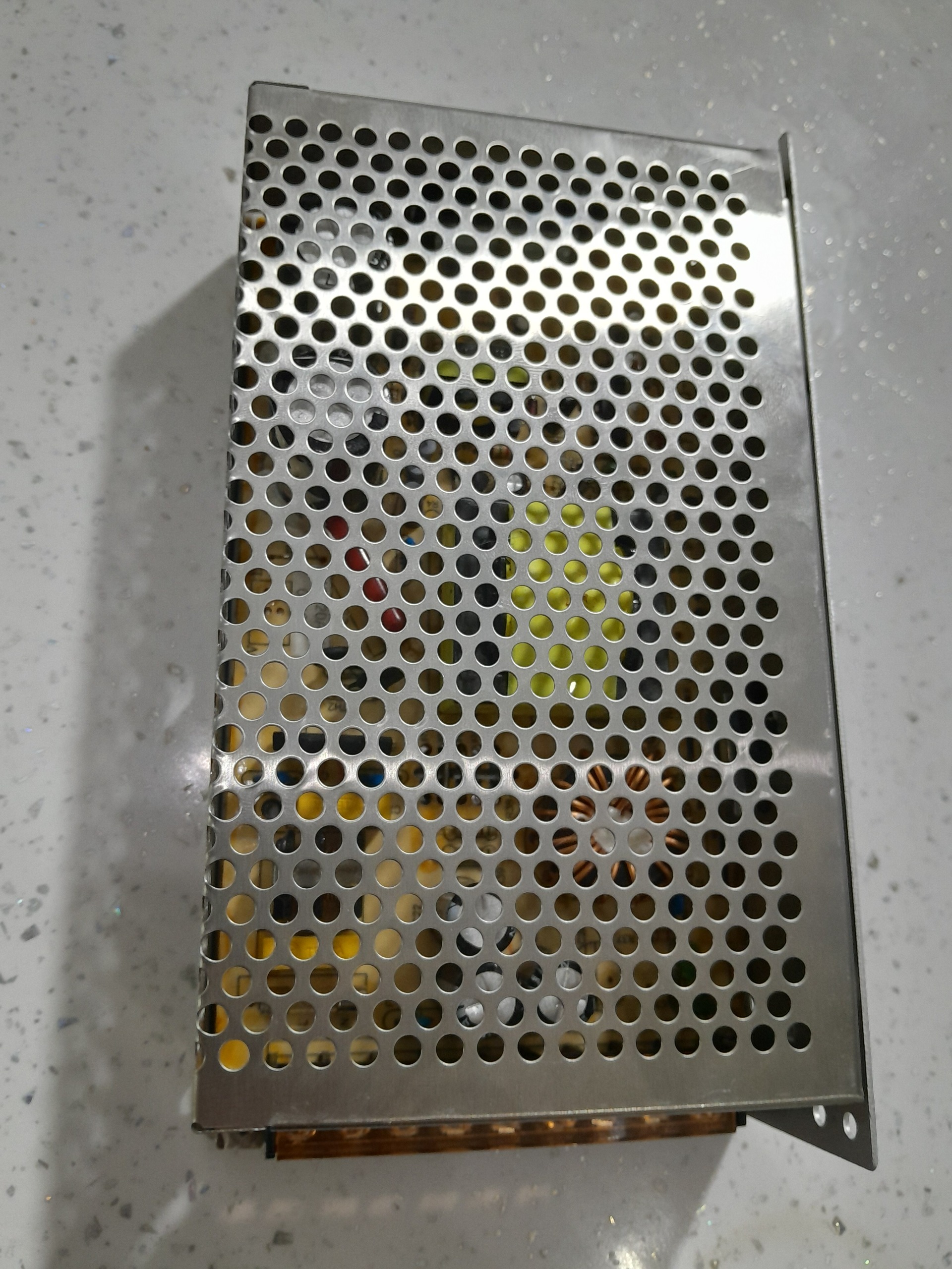 منبع سوئیچینگ 12 ولت 20 امپر