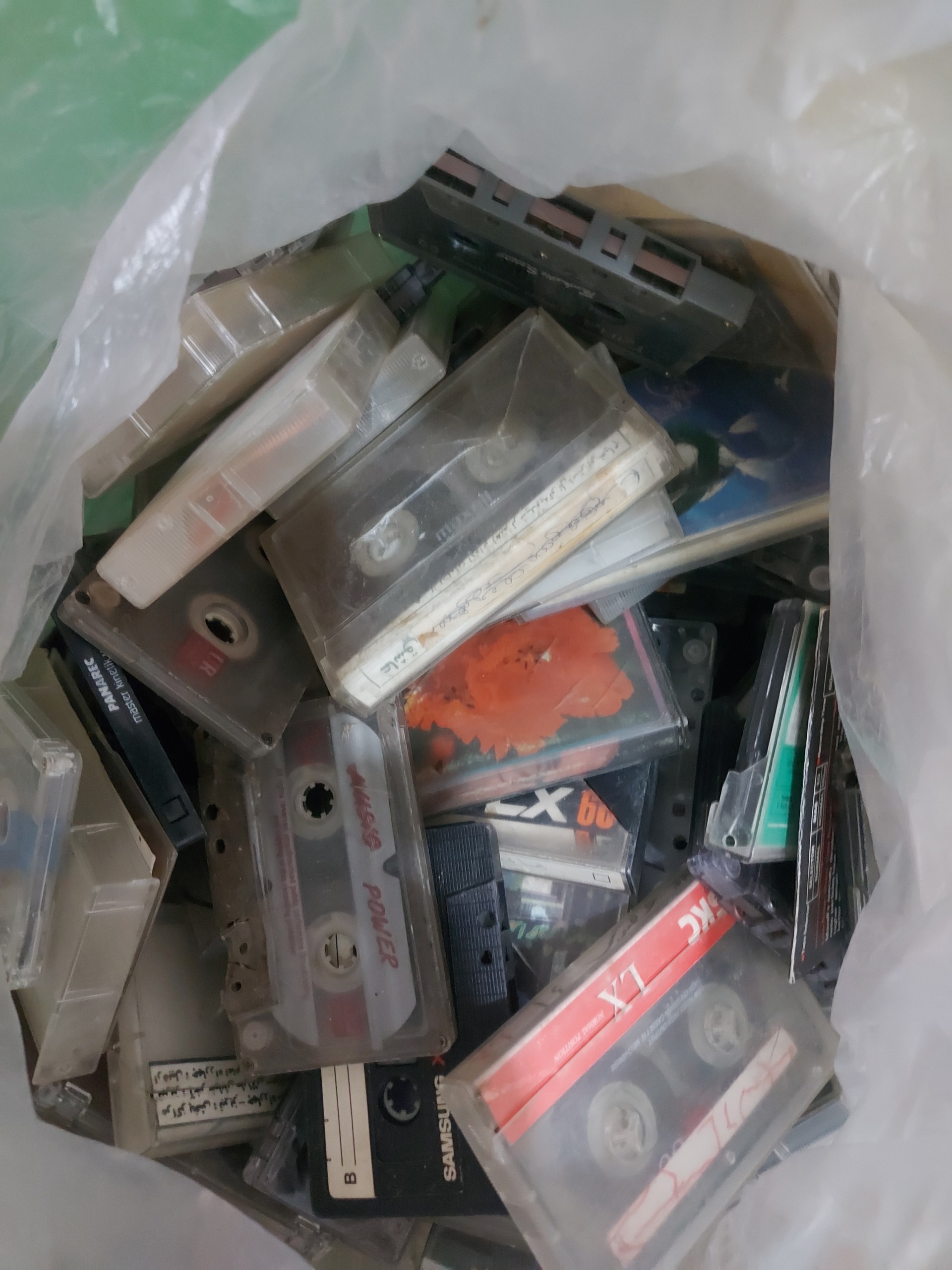 نوار کاست و نوارفیلم کوچک ویدئو