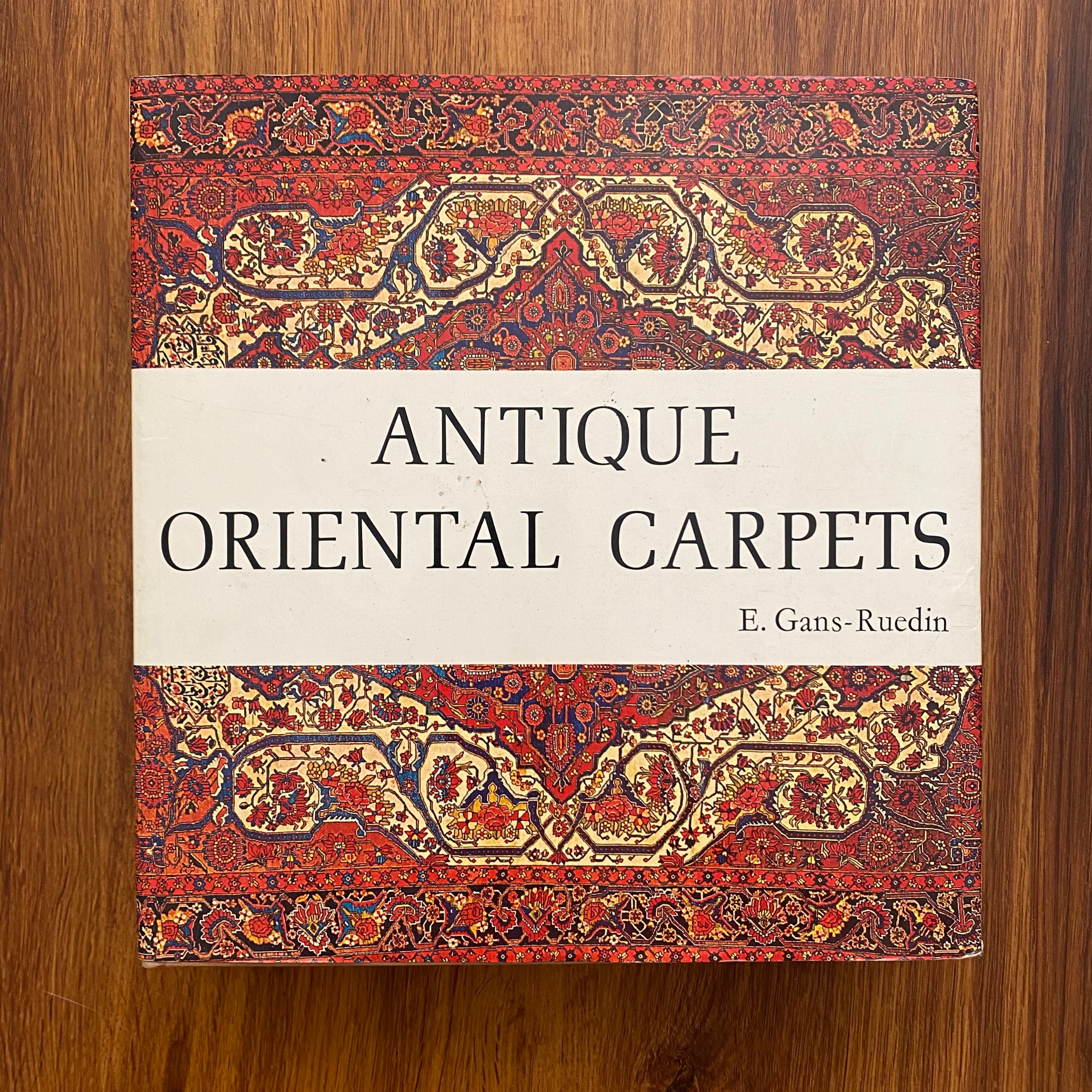 کتاب فرش های آنتیک antique oriental carpets