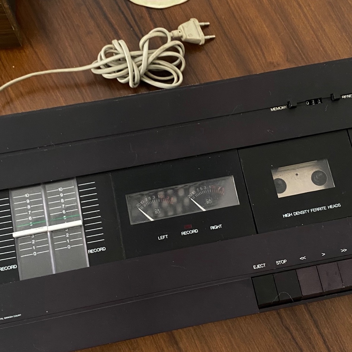 کاست دک bang olufsen