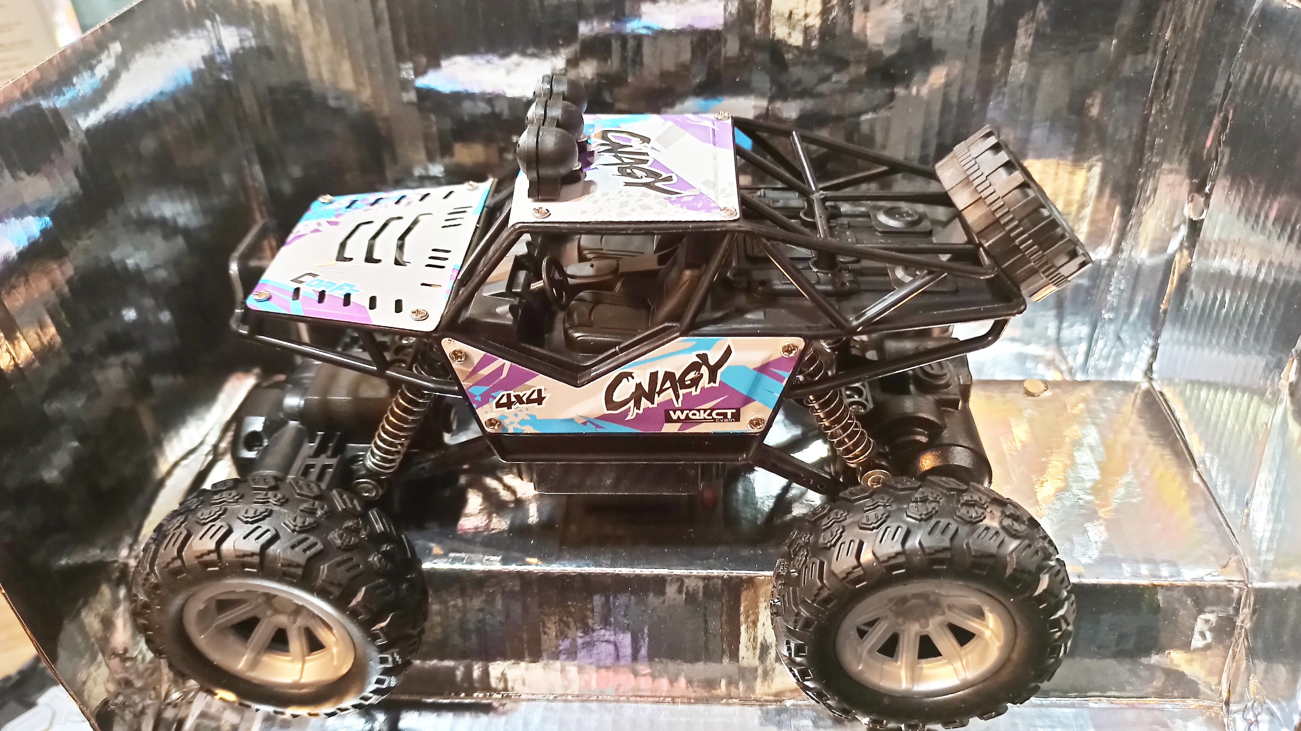 اسباب بازی آفروید کنترل شارژی