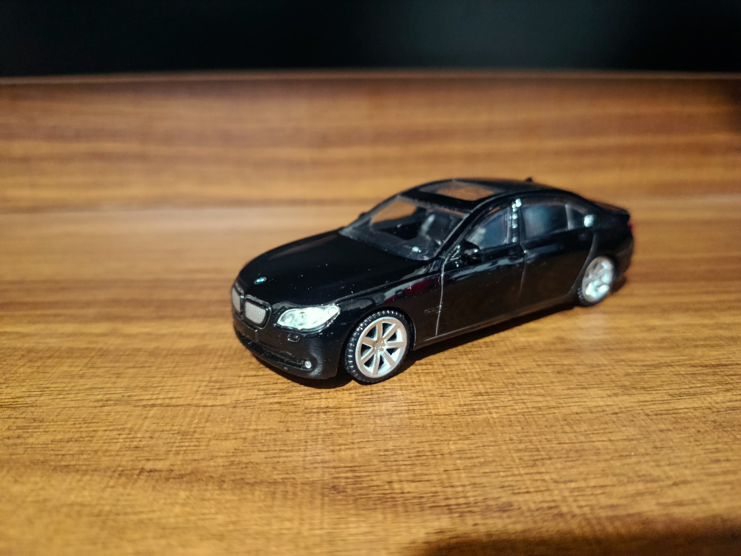 ماکت ماشین فلزی بی ام و 750li