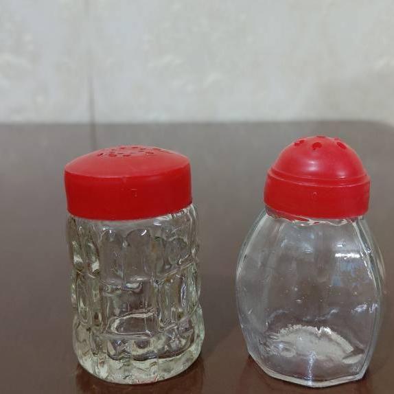 نمکدان شیشه ای قدیمی