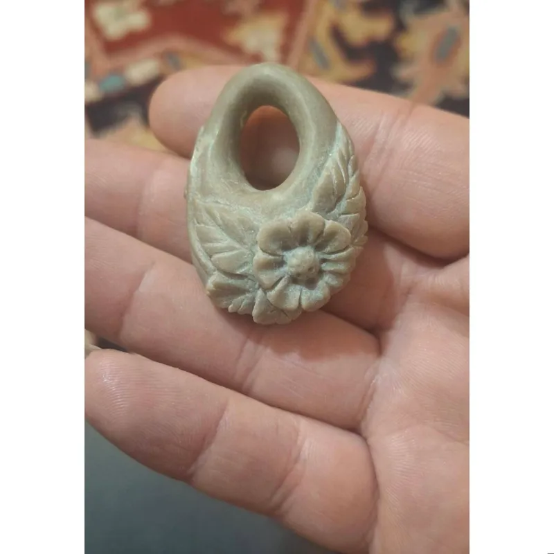 گردنبند سنگی تراش دست( زیبایی اصیل طبیعت)