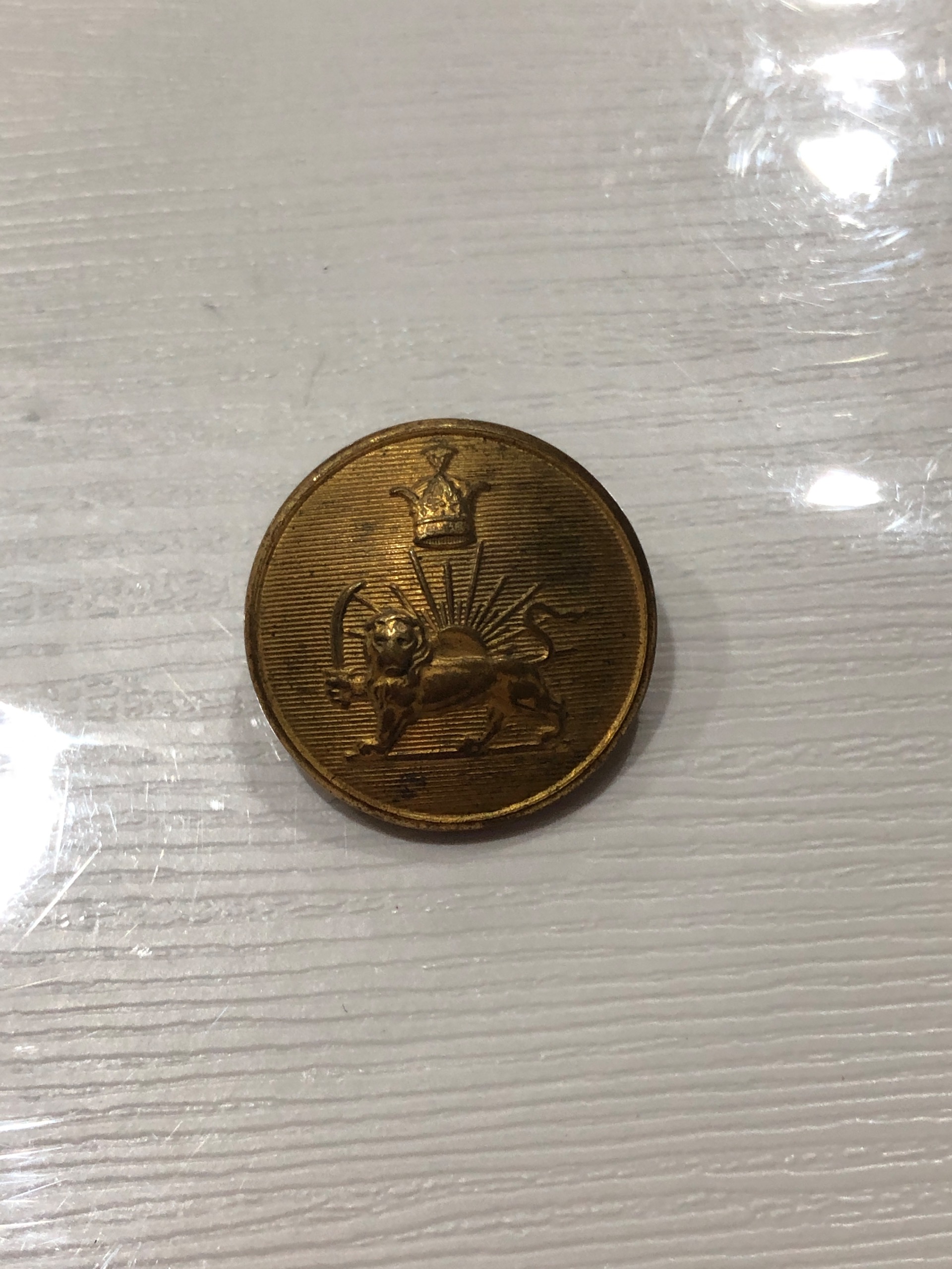 دکمه پهلوی شیروخورشید