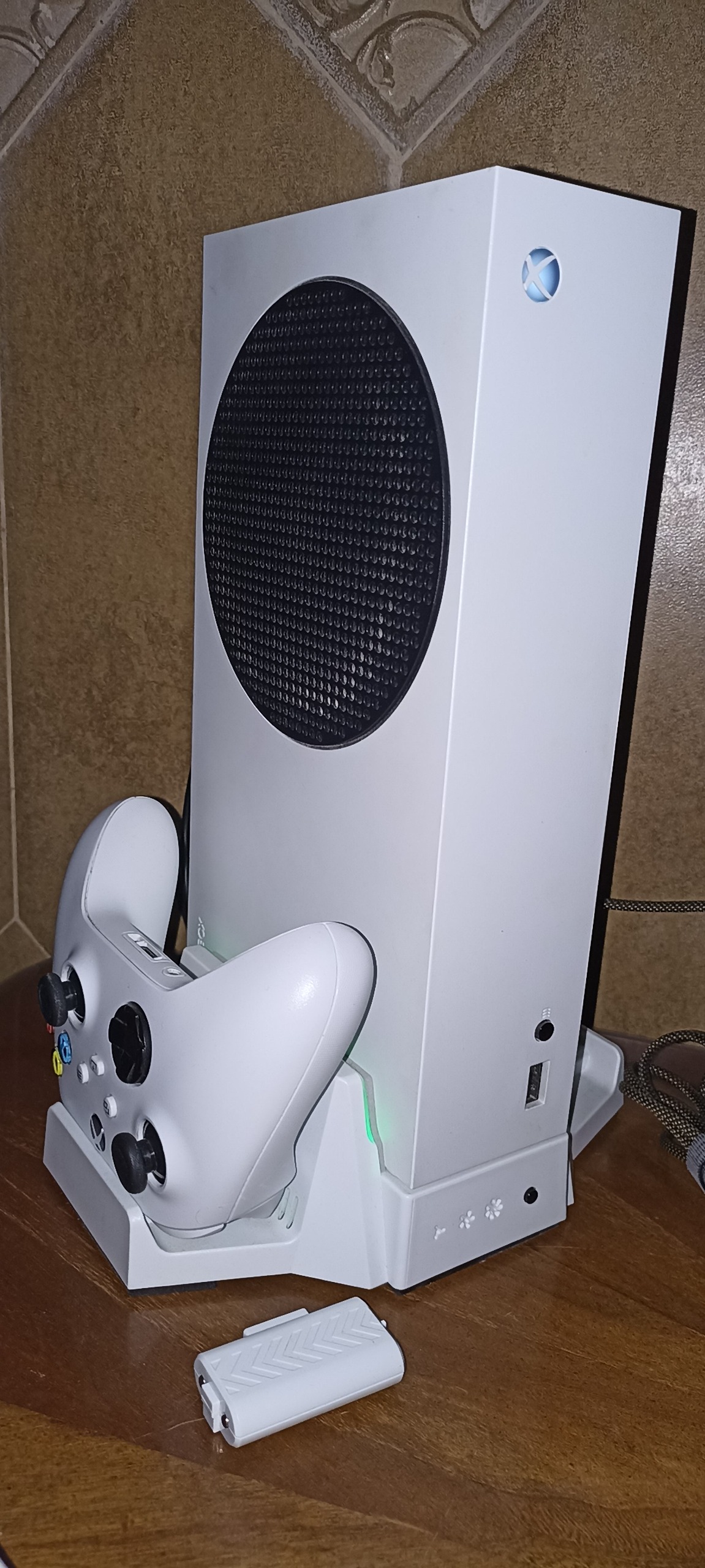 اکس باکس سری اس نو بازی دار همراه با هارد و شارژر